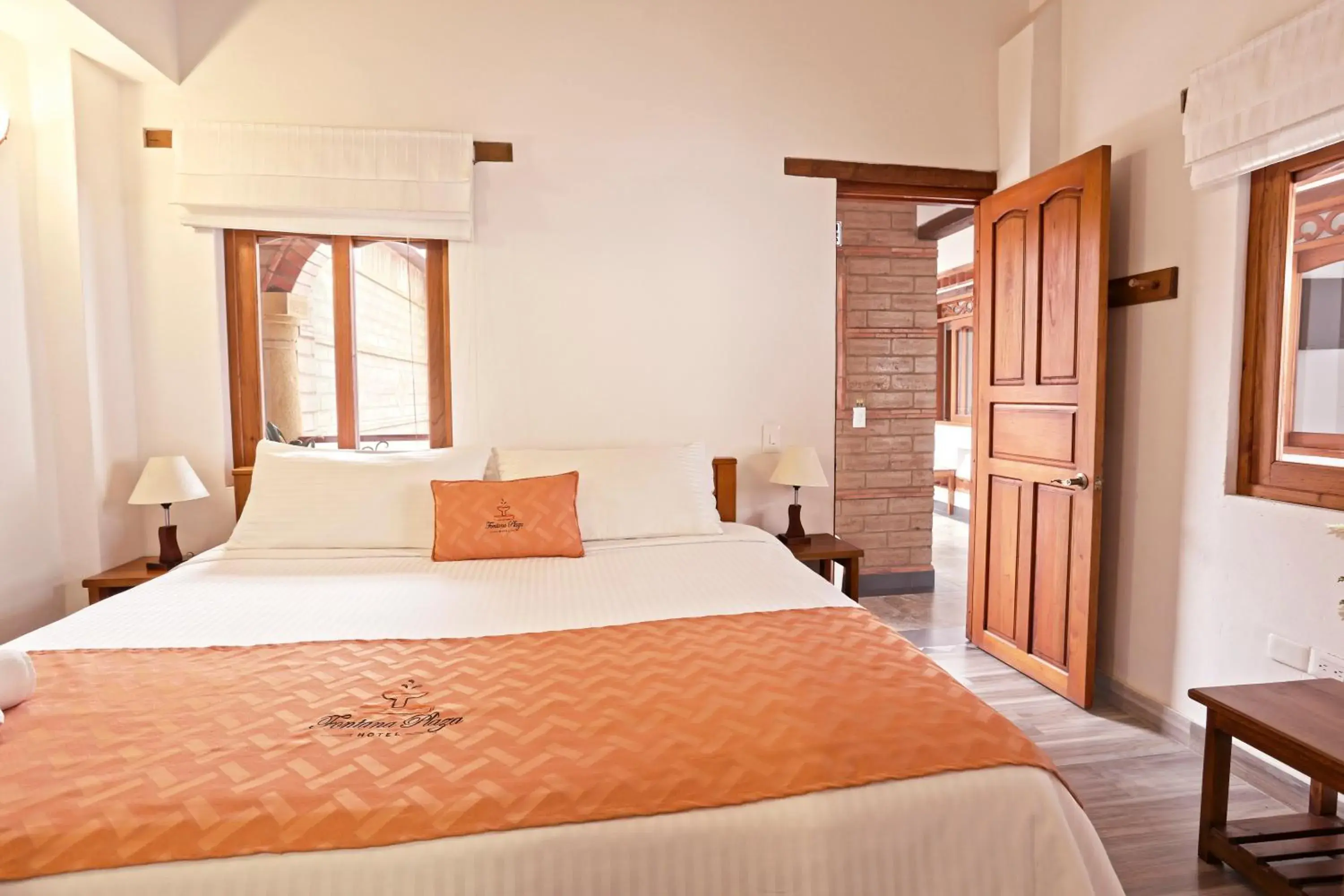 Superior King Room in Fontana Plaza Hotel Superior King Room in Fontana Plaza Hotel