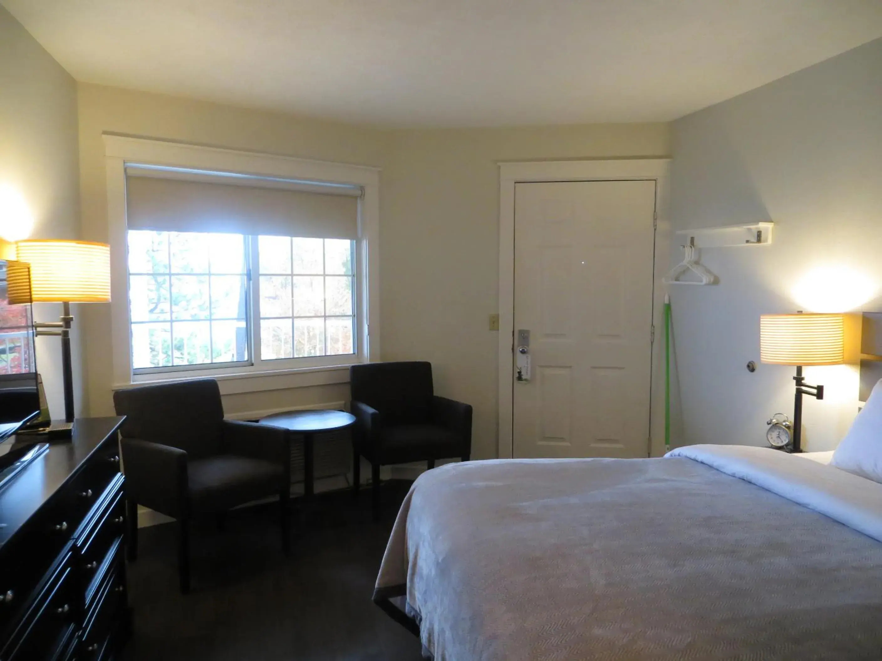 Standard Queen Room in Brio Beach Inn Standard Queen Room in Brio Beach Inn