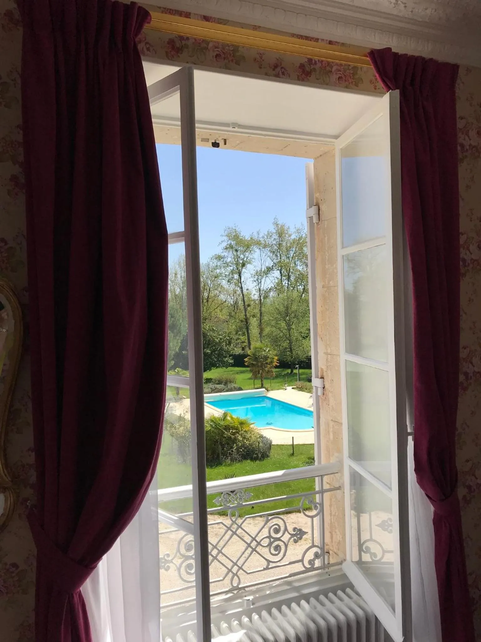 Garden view in Chambres d'hotes de Pouzelande