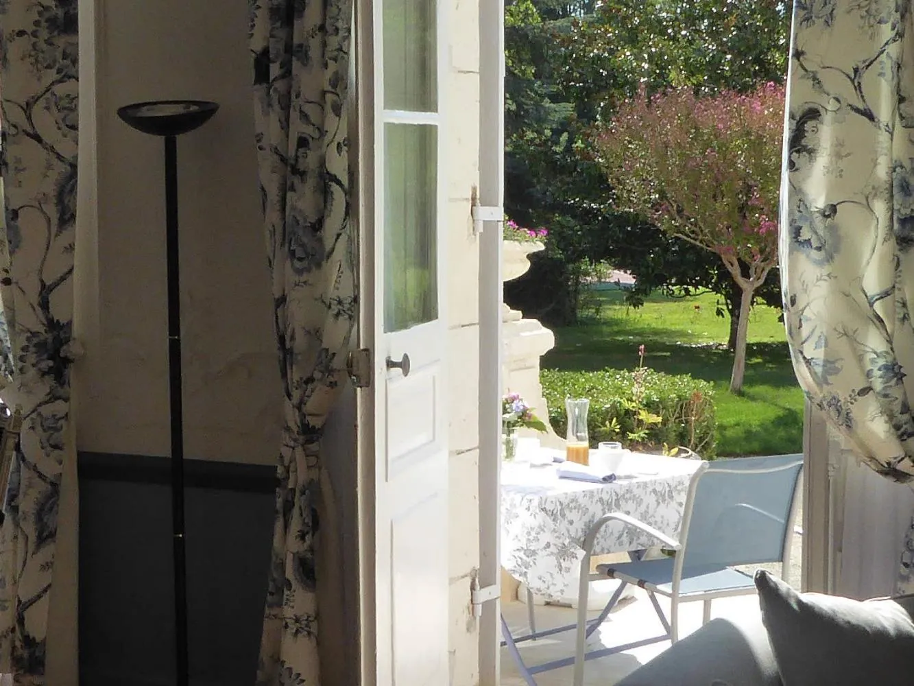 Patio in Chambres d'hotes de Pouzelande