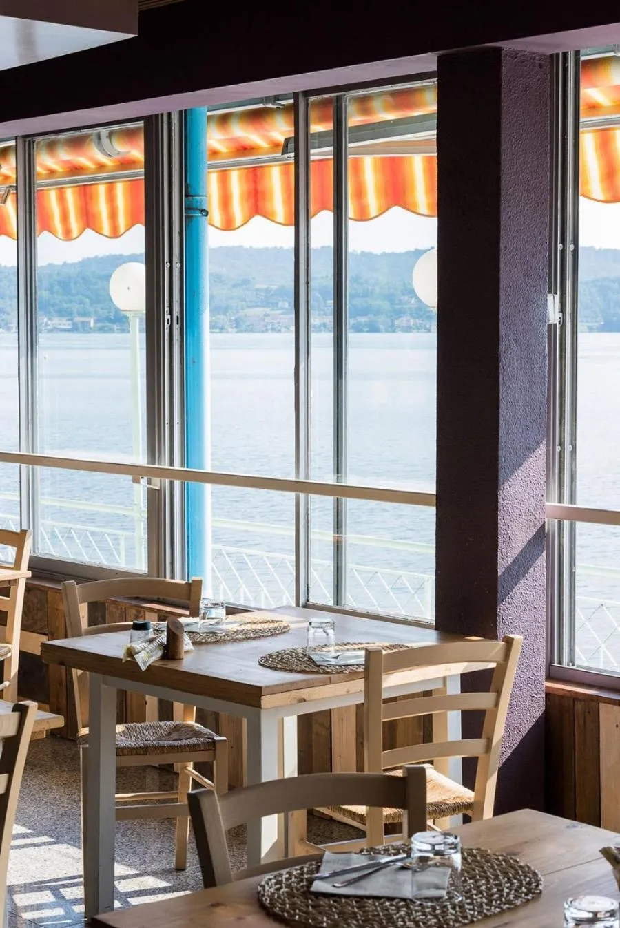 Restaurant/places to eat in Hotel Royal