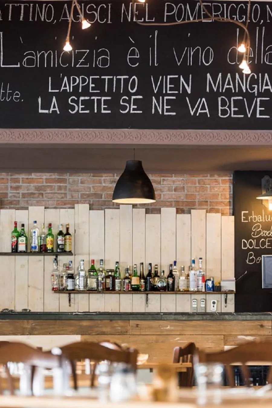 Restaurant/places to eat in Hotel Royal