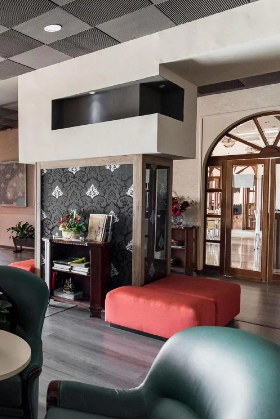 Communal lounge/ TV room in Hotel Royal