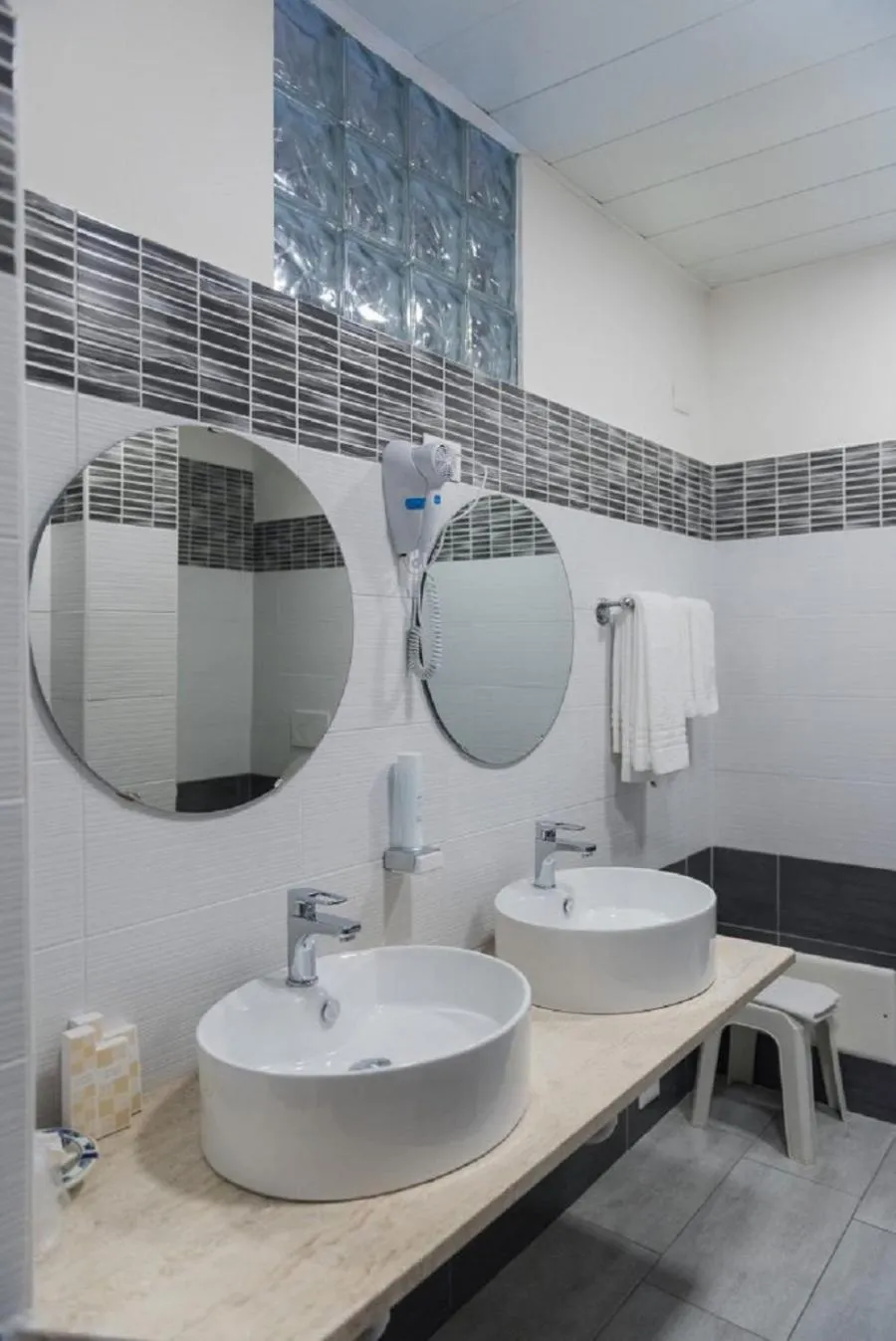 Bathroom in Hotel Royal
