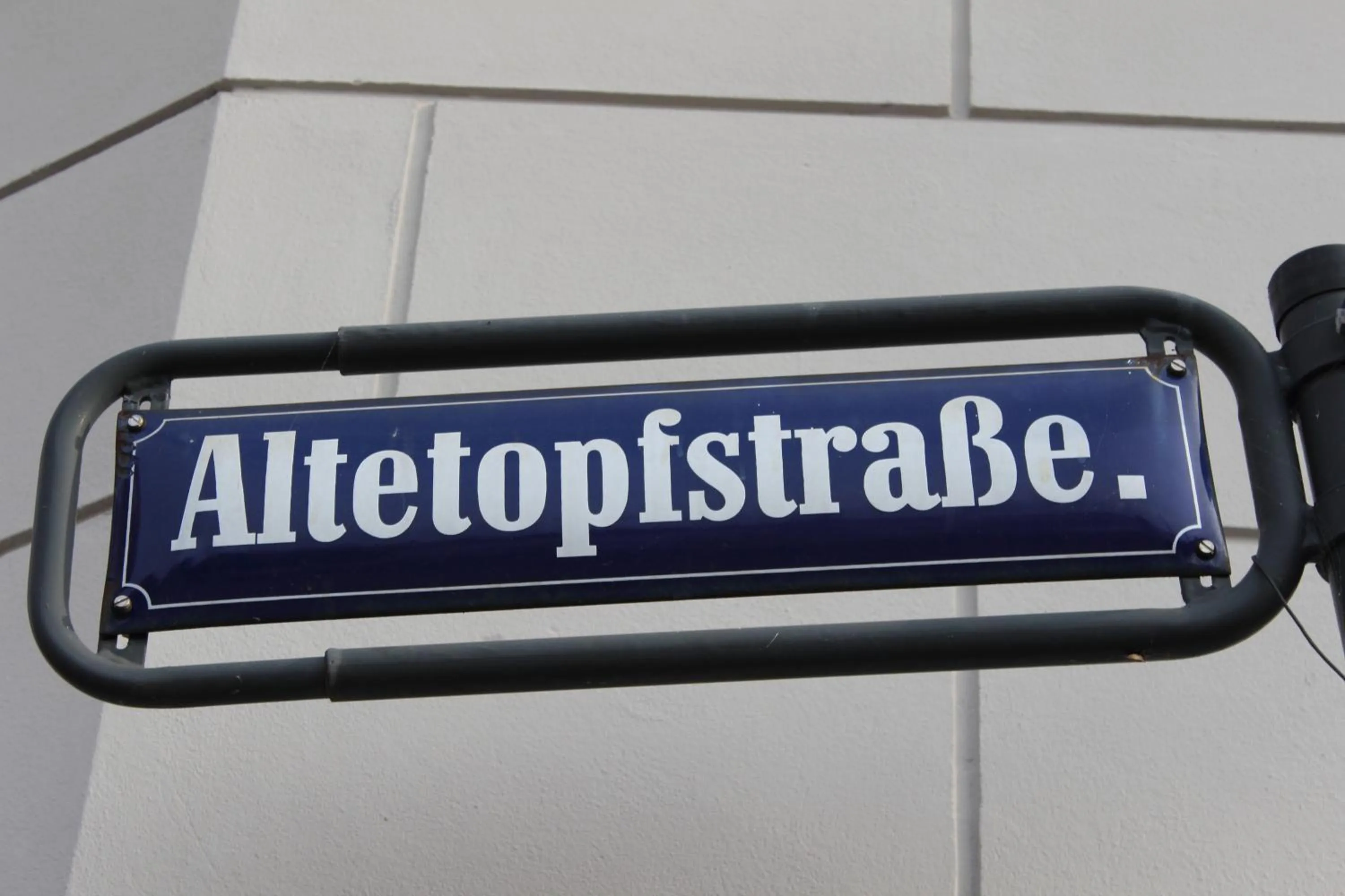 Facade/entrance in Alter Topf