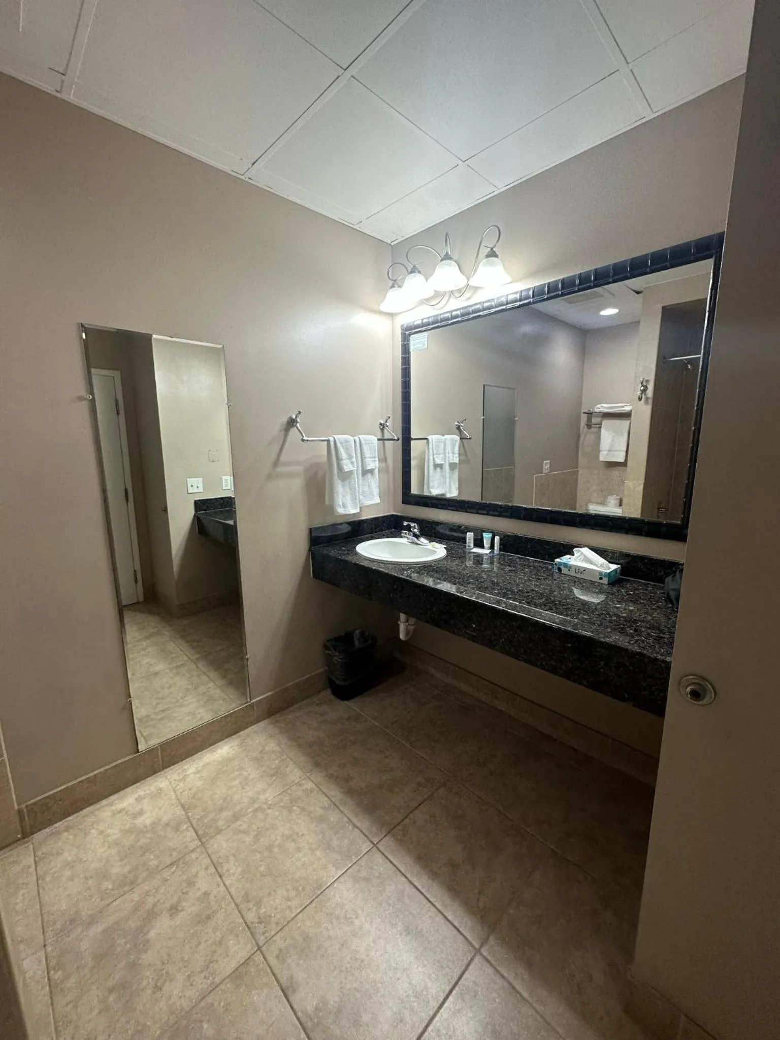 Bathroom in Tahitian Inn Boutique Hotel Tampa