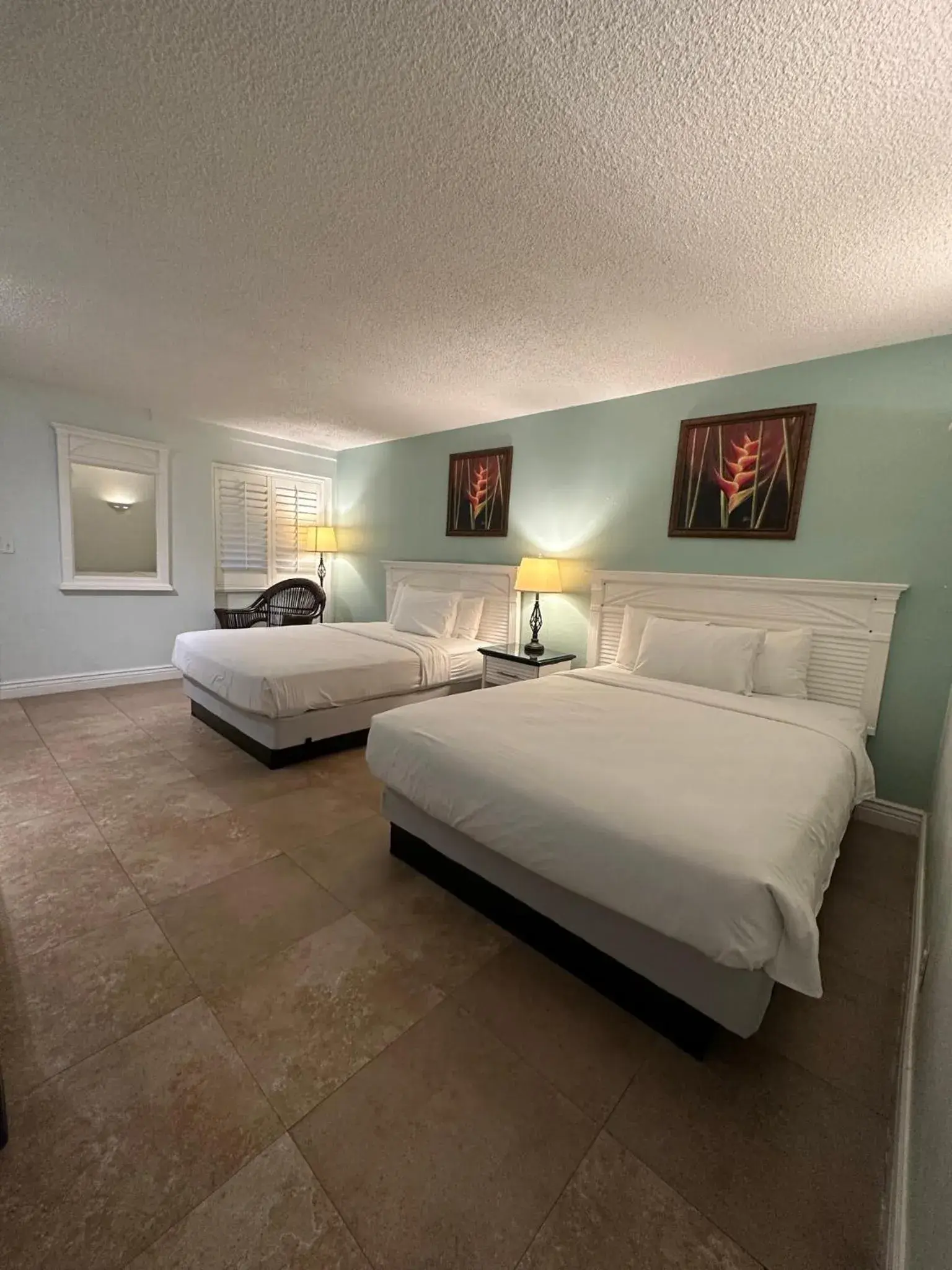 Queen Room with Two Queen Beds in Tahitian Inn Boutique Hotel Tampa Queen Room with Two Queen Beds in Tahitian Inn Boutique Hotel Tampa