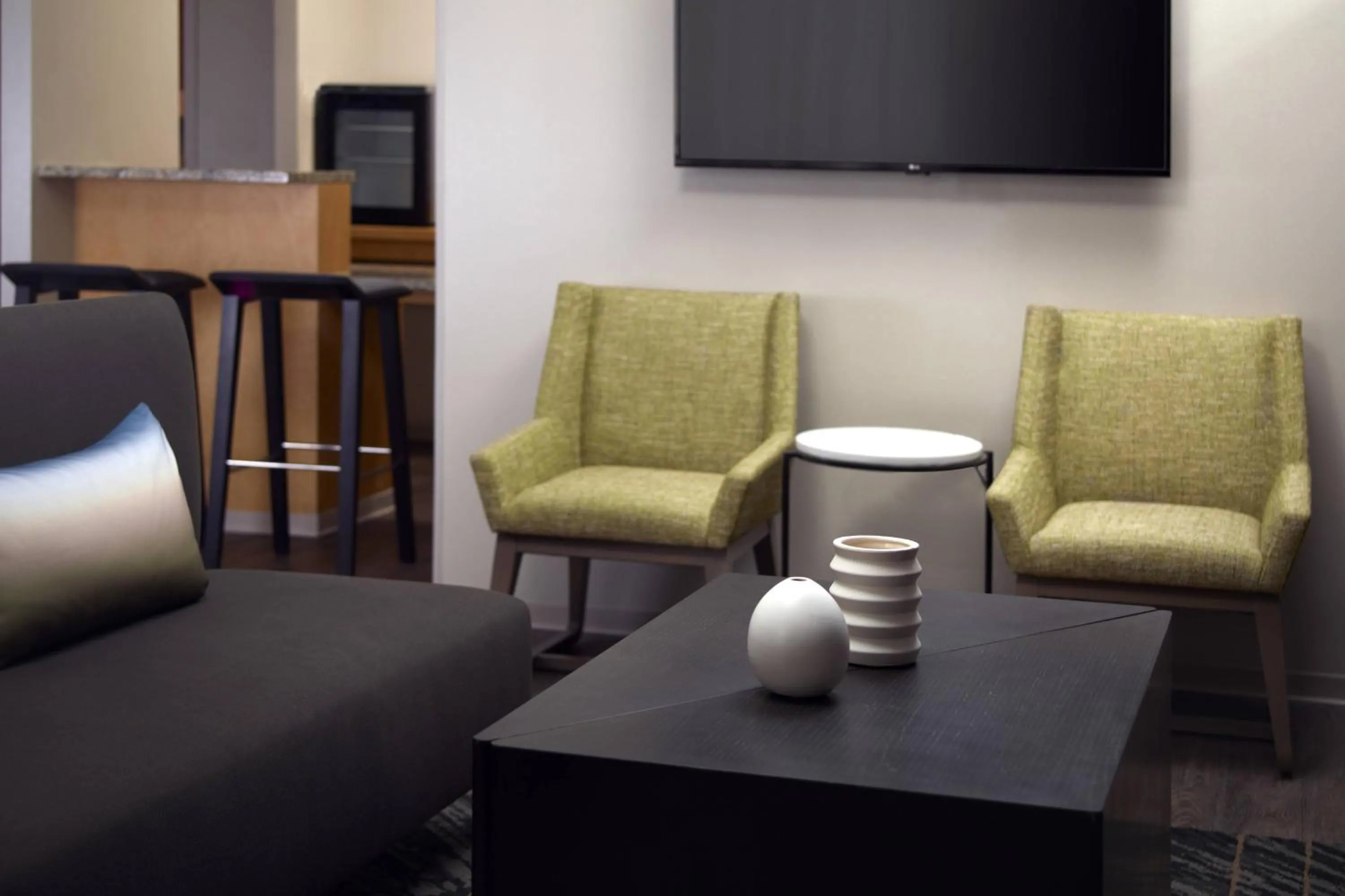 Living room in Atlanta Airport Marriott