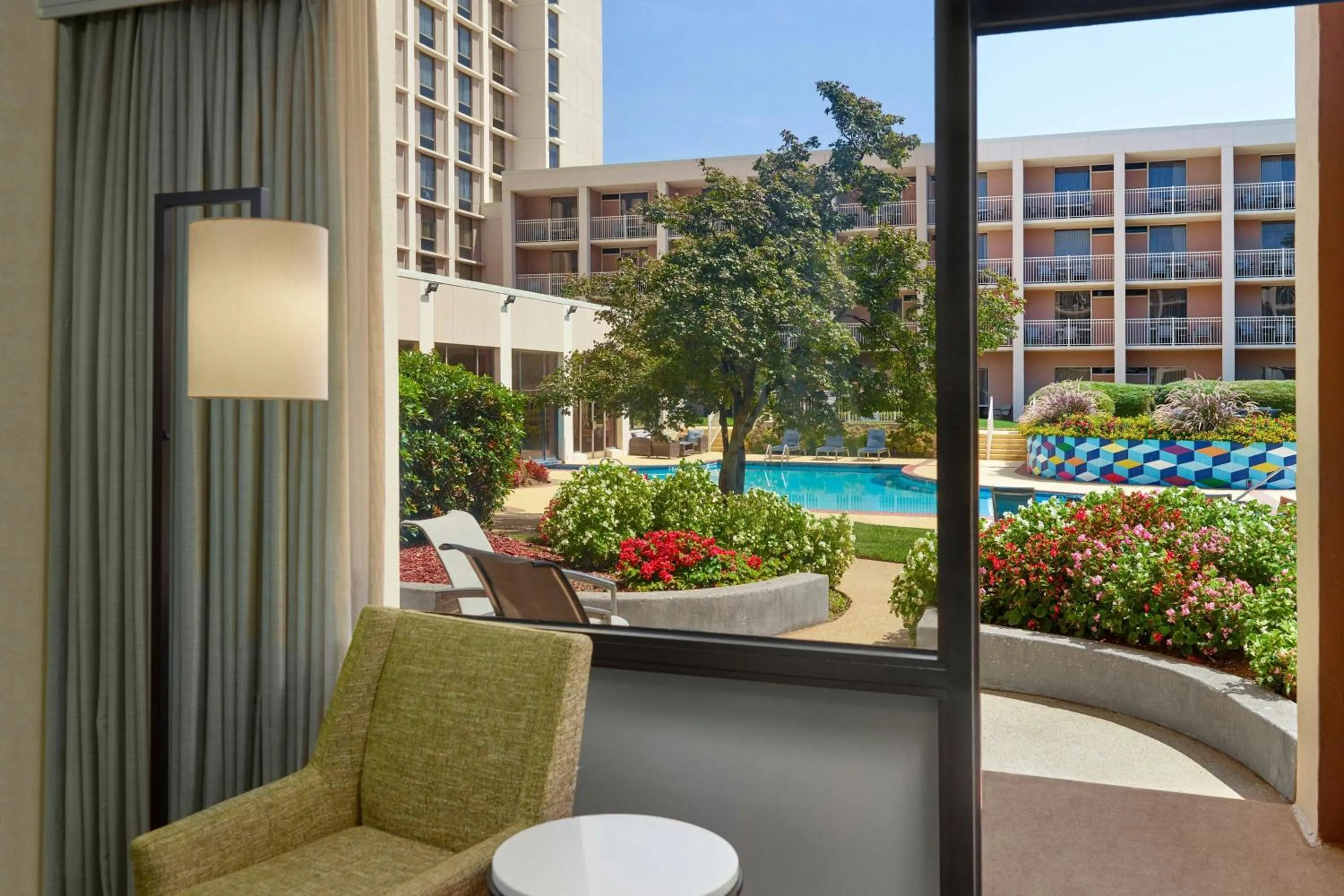 Swimming pool in Atlanta Airport Marriott