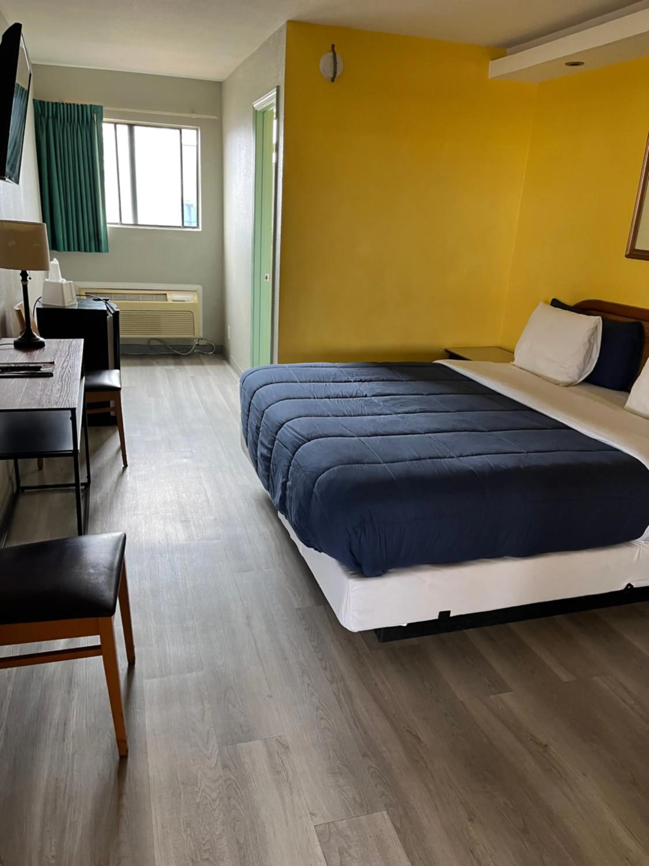 Bedroom, Bed in 777 Motor Inn