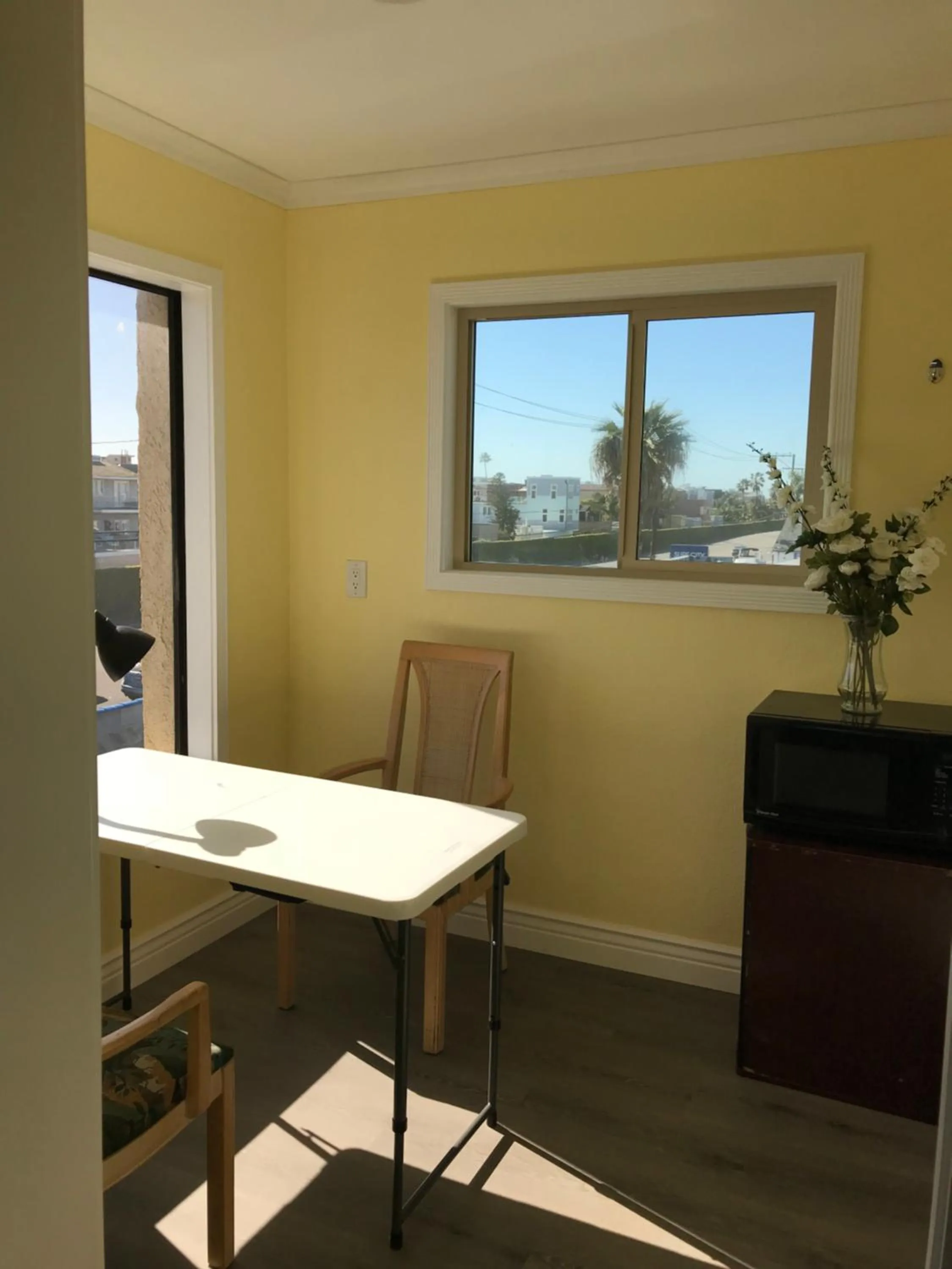 Dining area in 777 Motor Inn