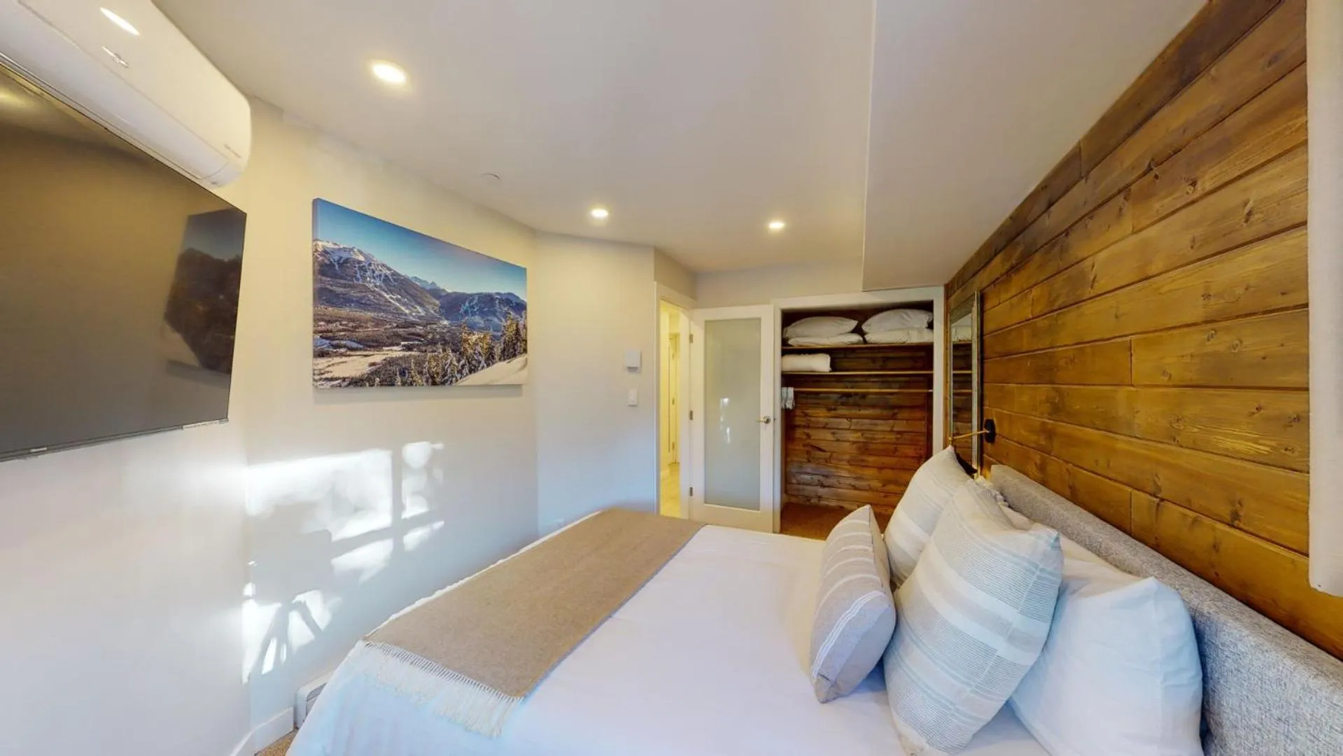 Bed in Marketplace Lodge