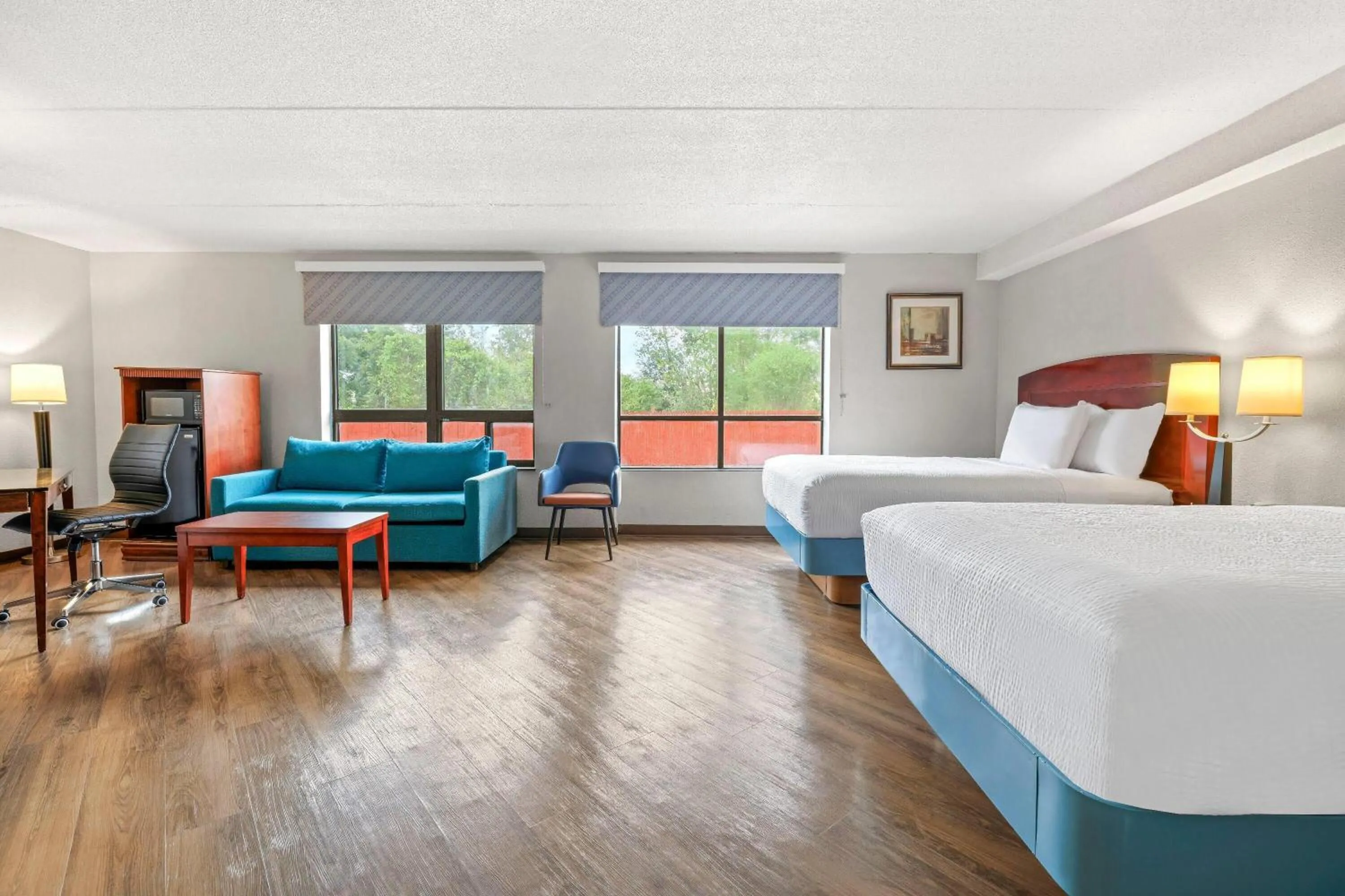 Photo of the whole room, Bed in Days Inn by Wyndham Utica