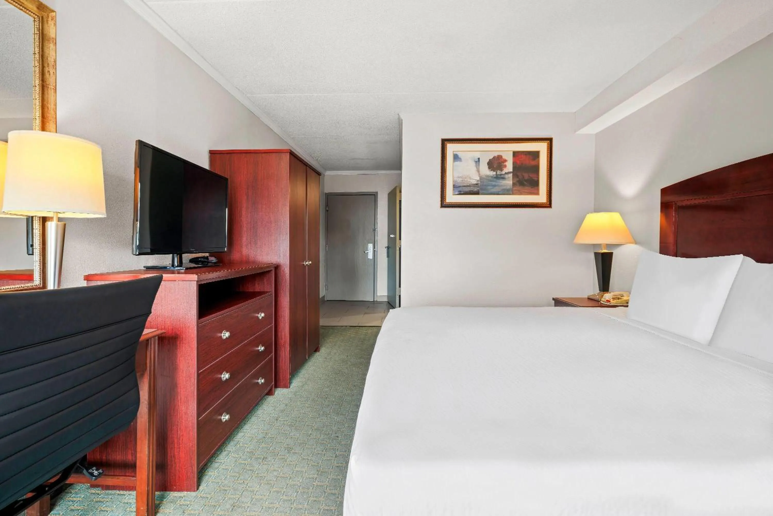 Bed in Days Inn by Wyndham Utica