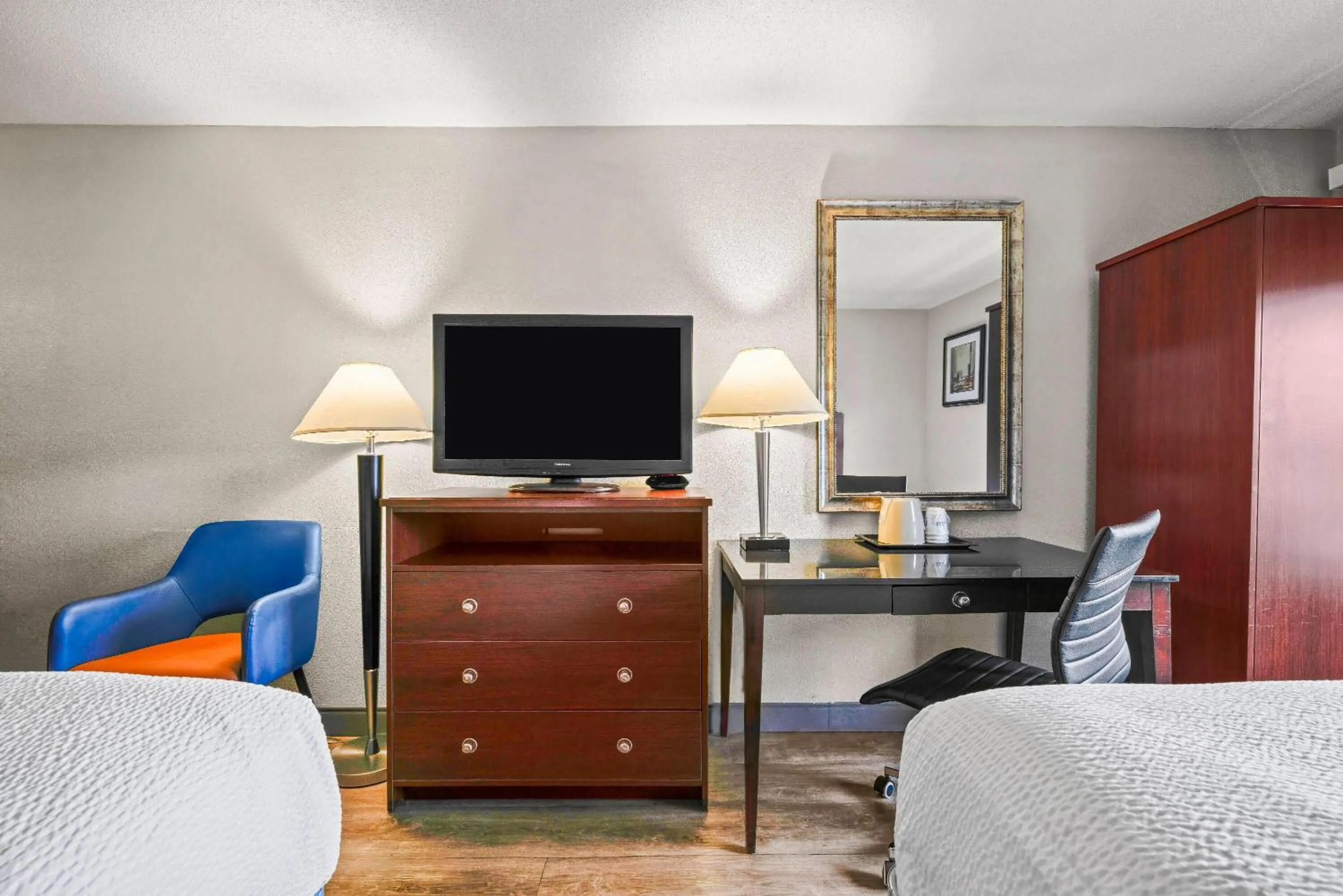 Bed in Days Inn by Wyndham Utica