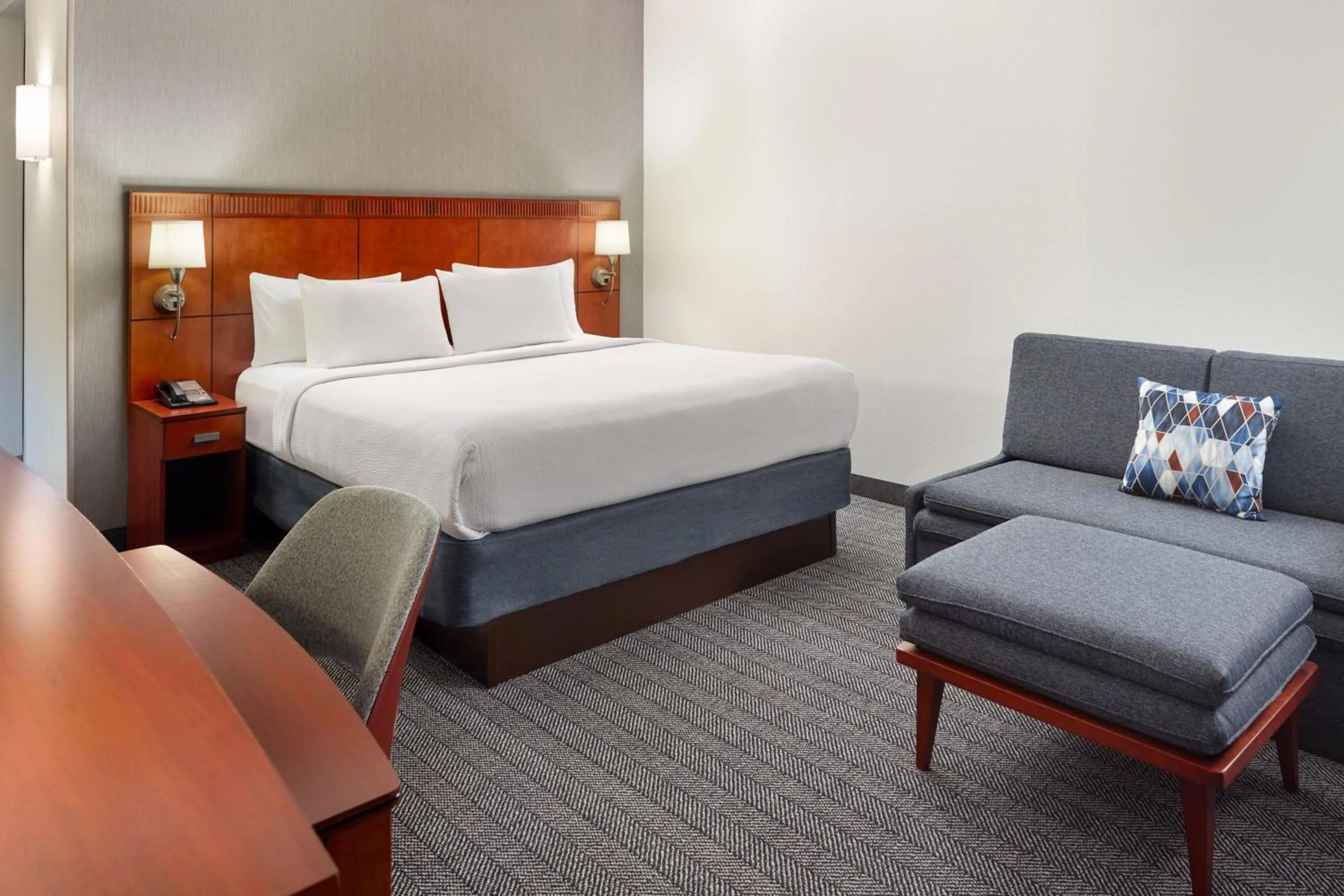 Photo of the whole room, Bed in Courtyard by Marriott Atlanta Executive Park/Emory