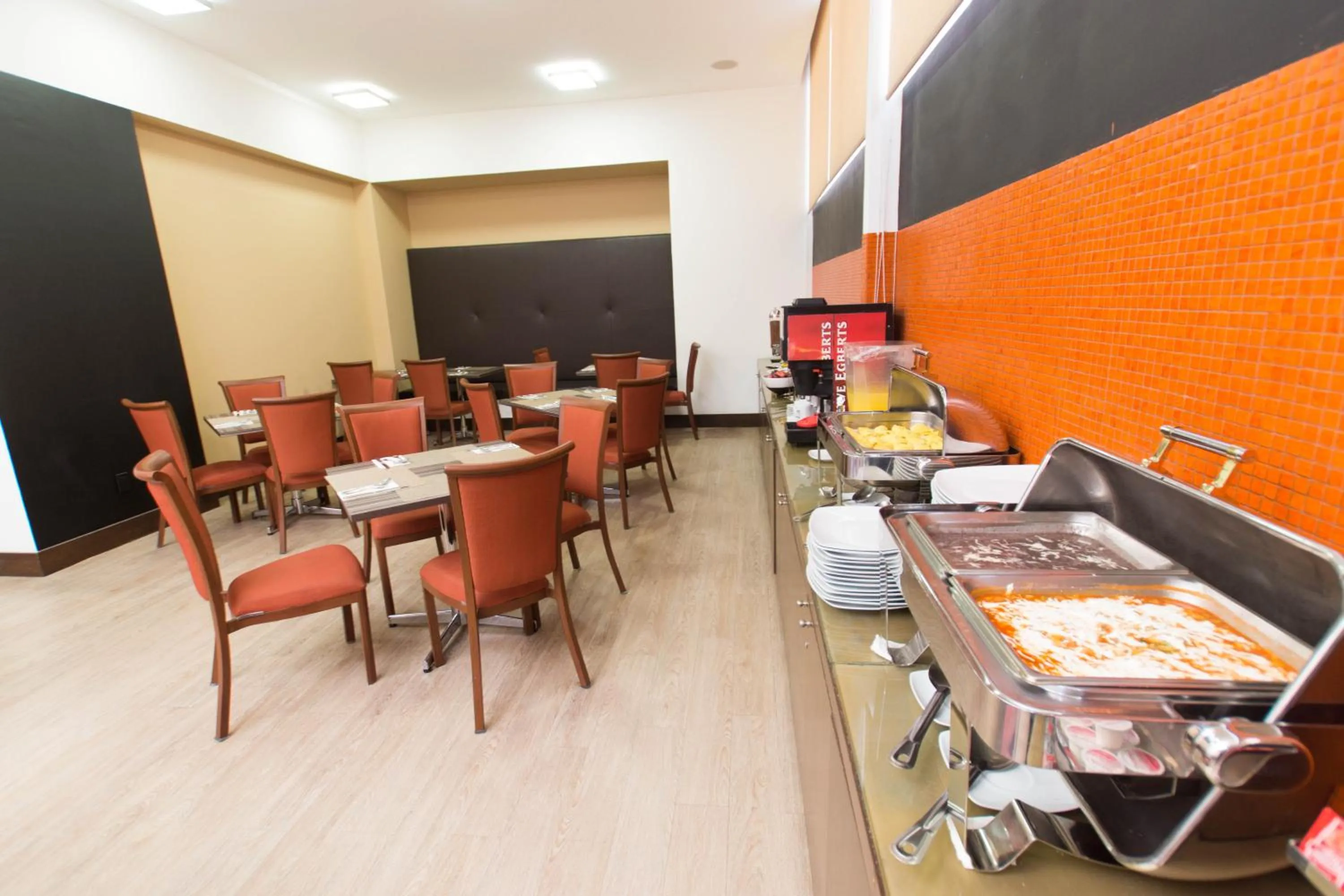 Restaurant/places to eat in Hausuites