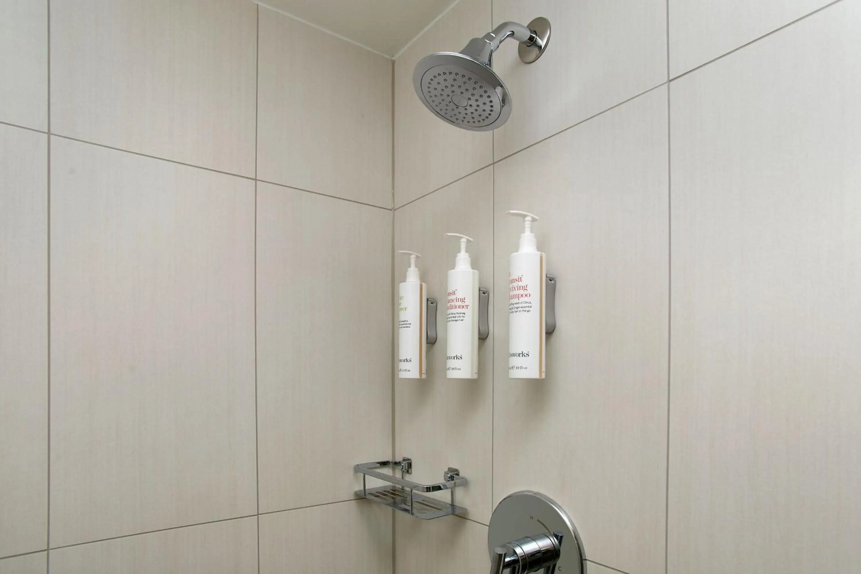 Bathroom in Atlanta Marriott Suites Midtown