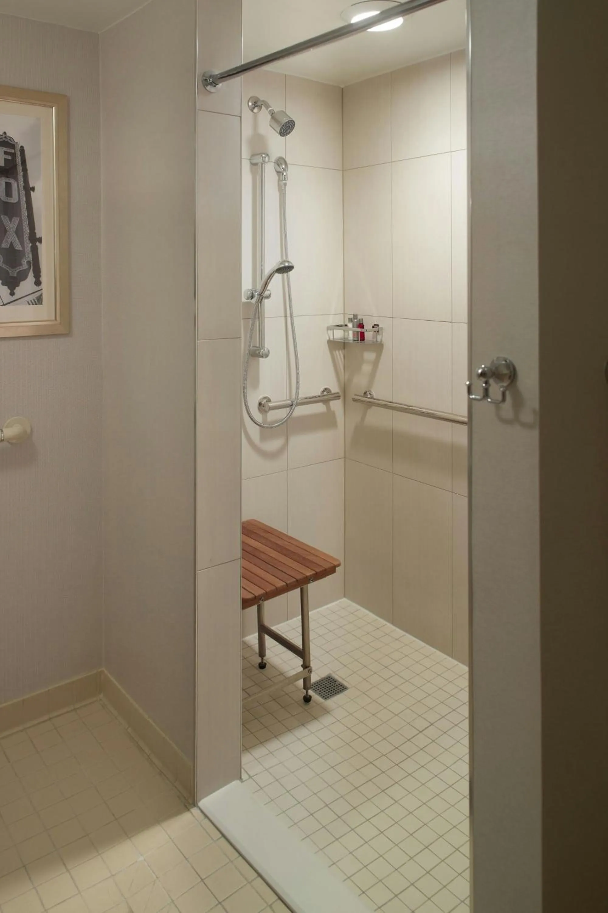 Bathroom in Atlanta Marriott Suites Midtown