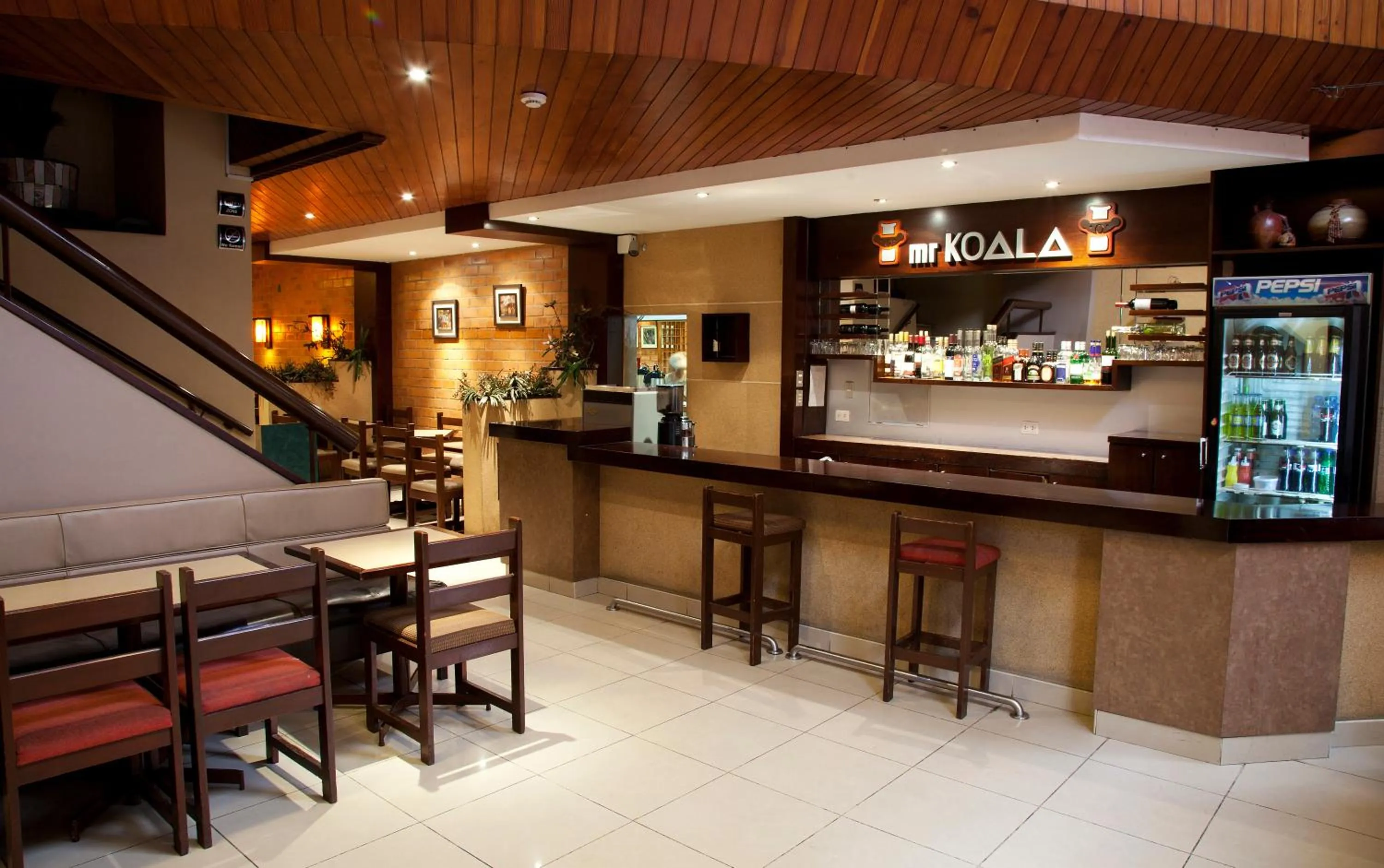 Restaurant/places to eat in Kamana Hotel