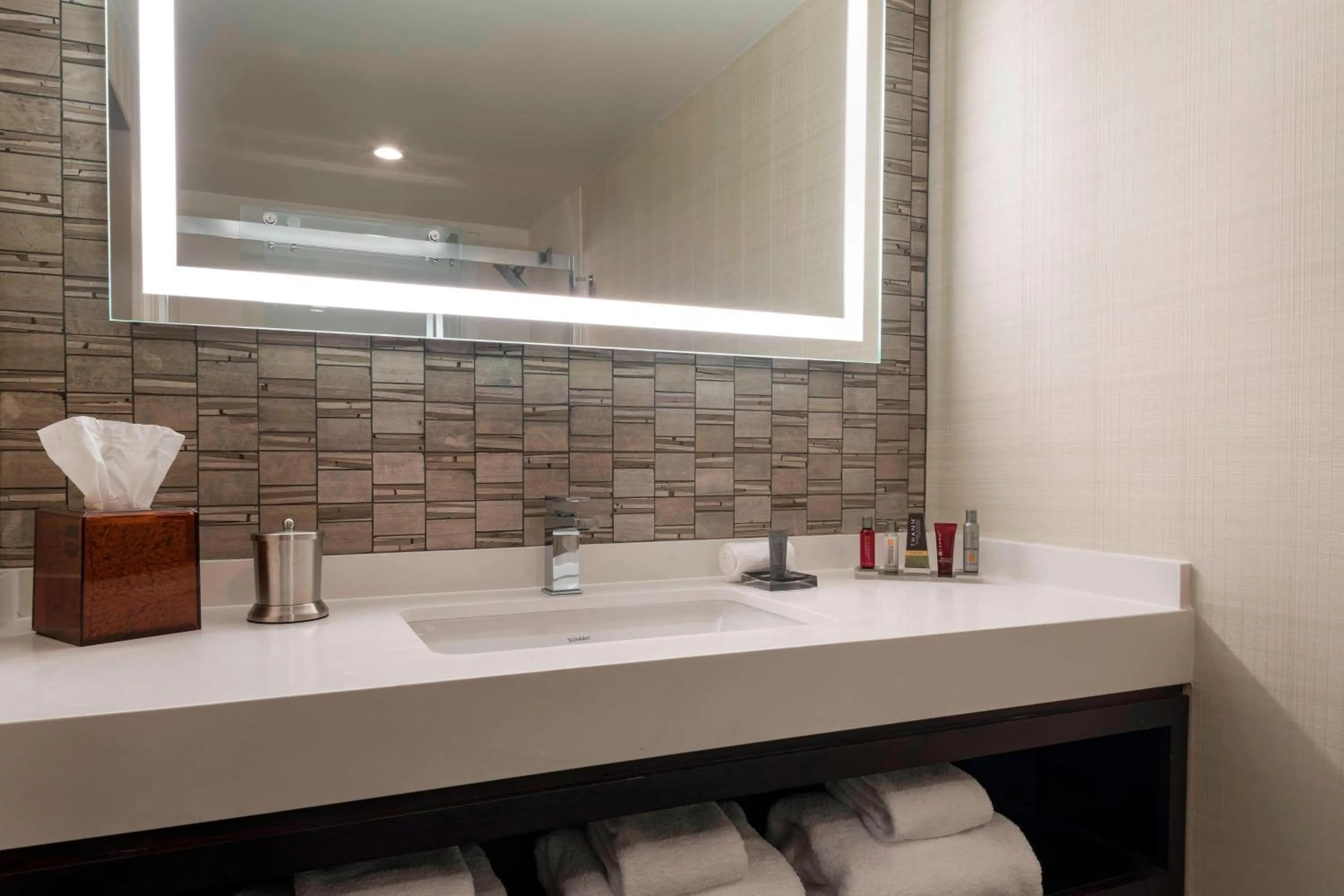 Bedroom in Atlanta Marriott Northeast/Emory Area