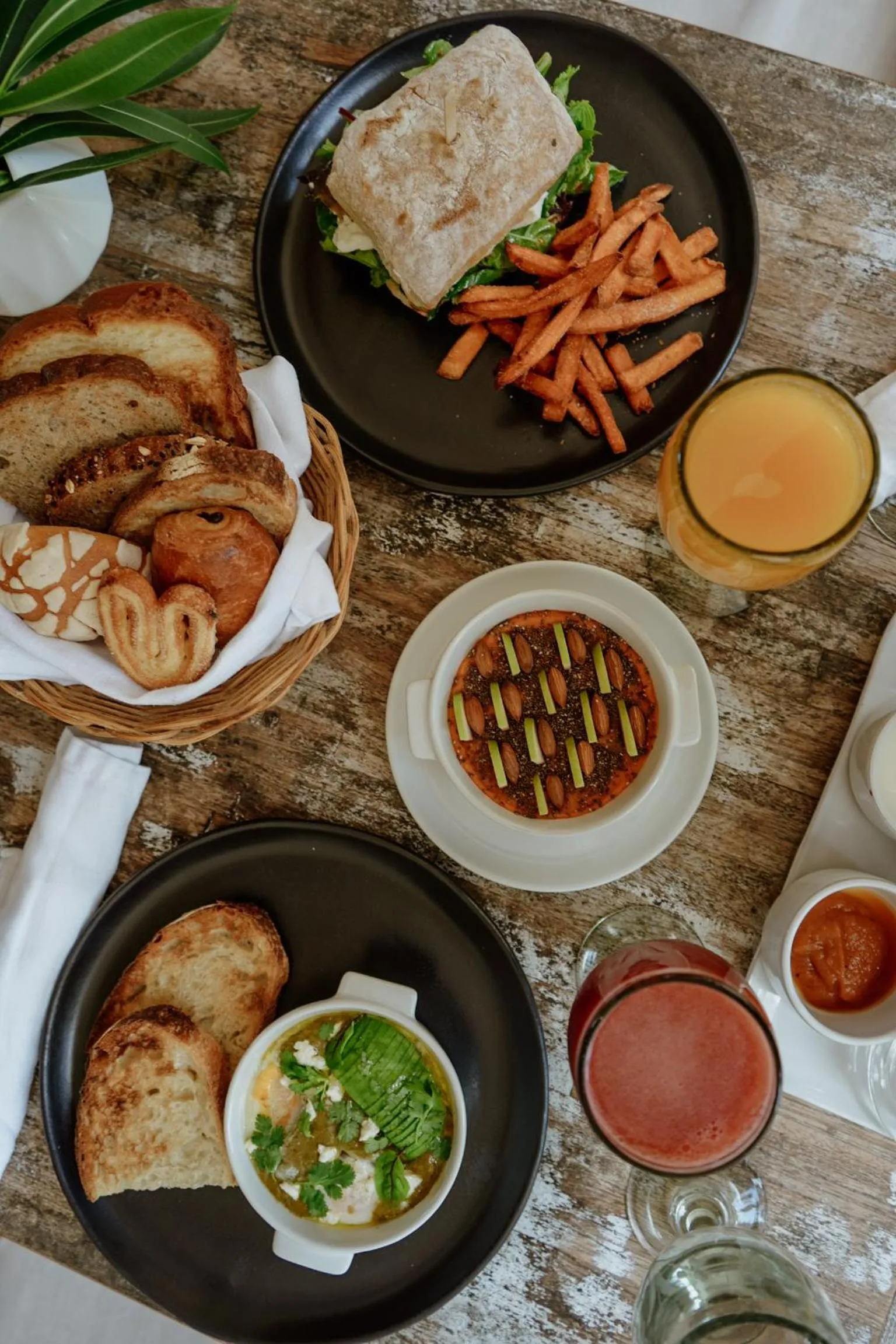 Restaurant/places to eat in Ser Casasandra Boutique Hotel