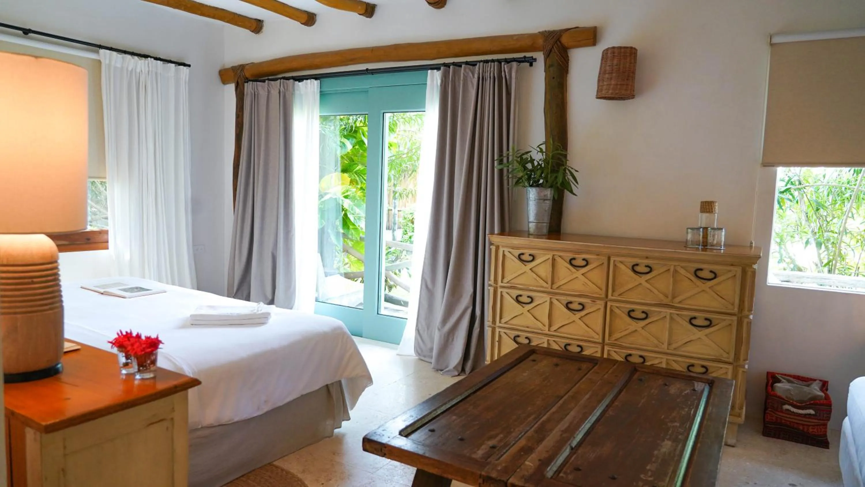 Photo of the whole room, Bed in Ser Casasandra Boutique Hotel