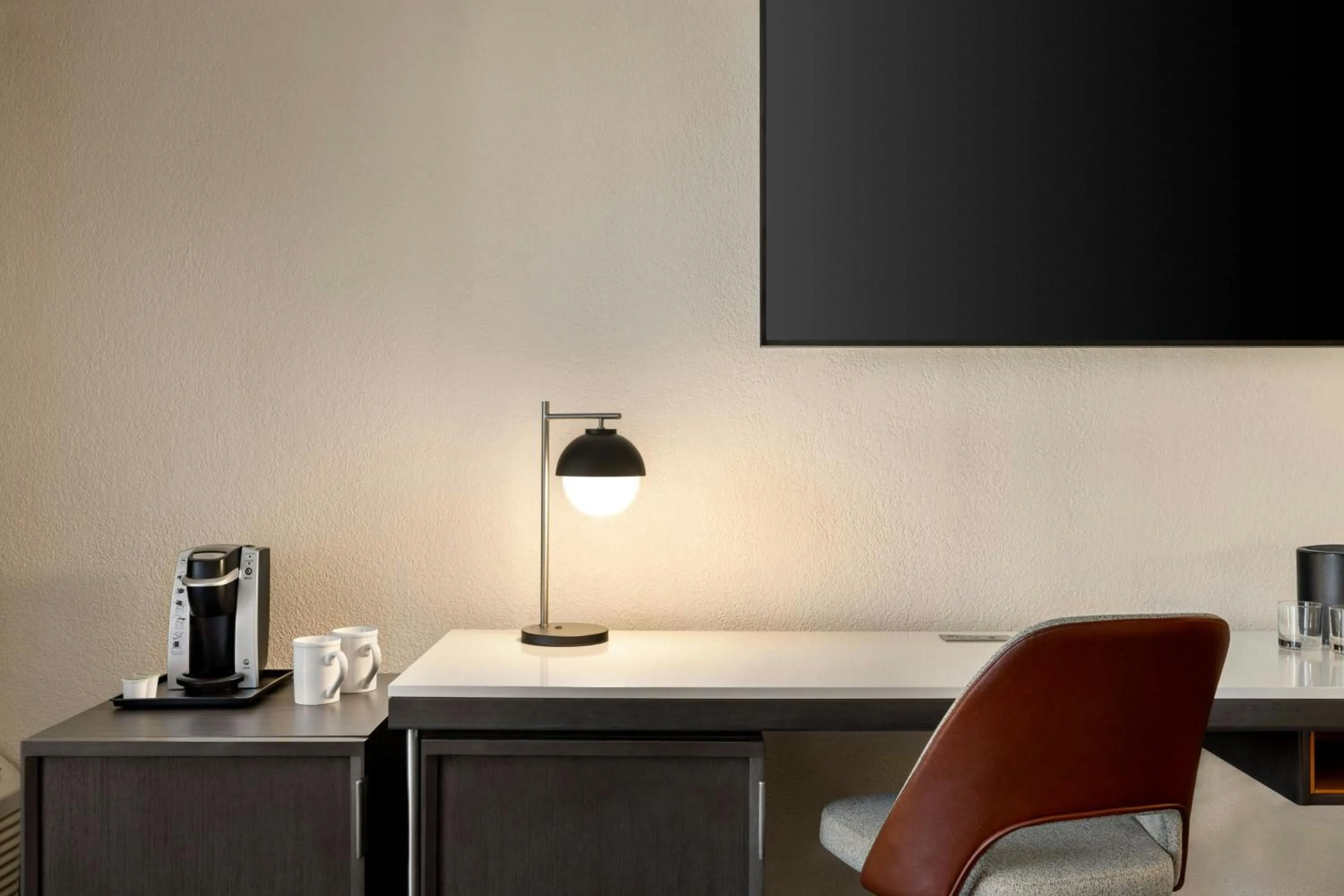 Photo of the whole room in Courtyard by Marriott Atlanta Northlake