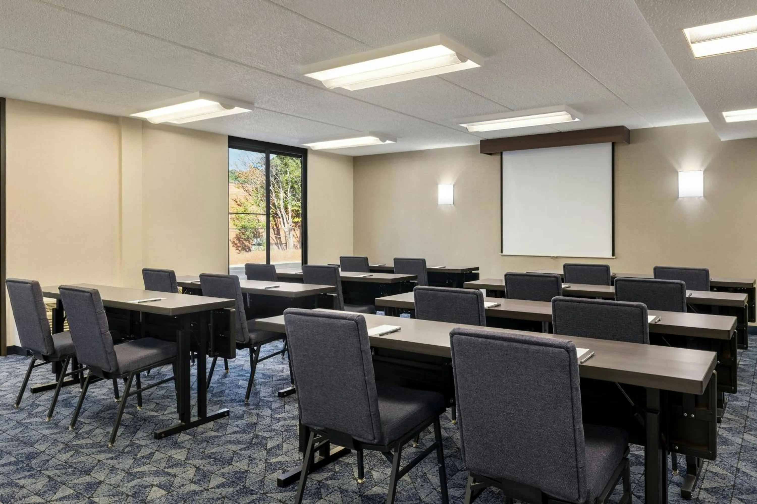 Meeting/conference room in Courtyard by Marriott Atlanta Northlake