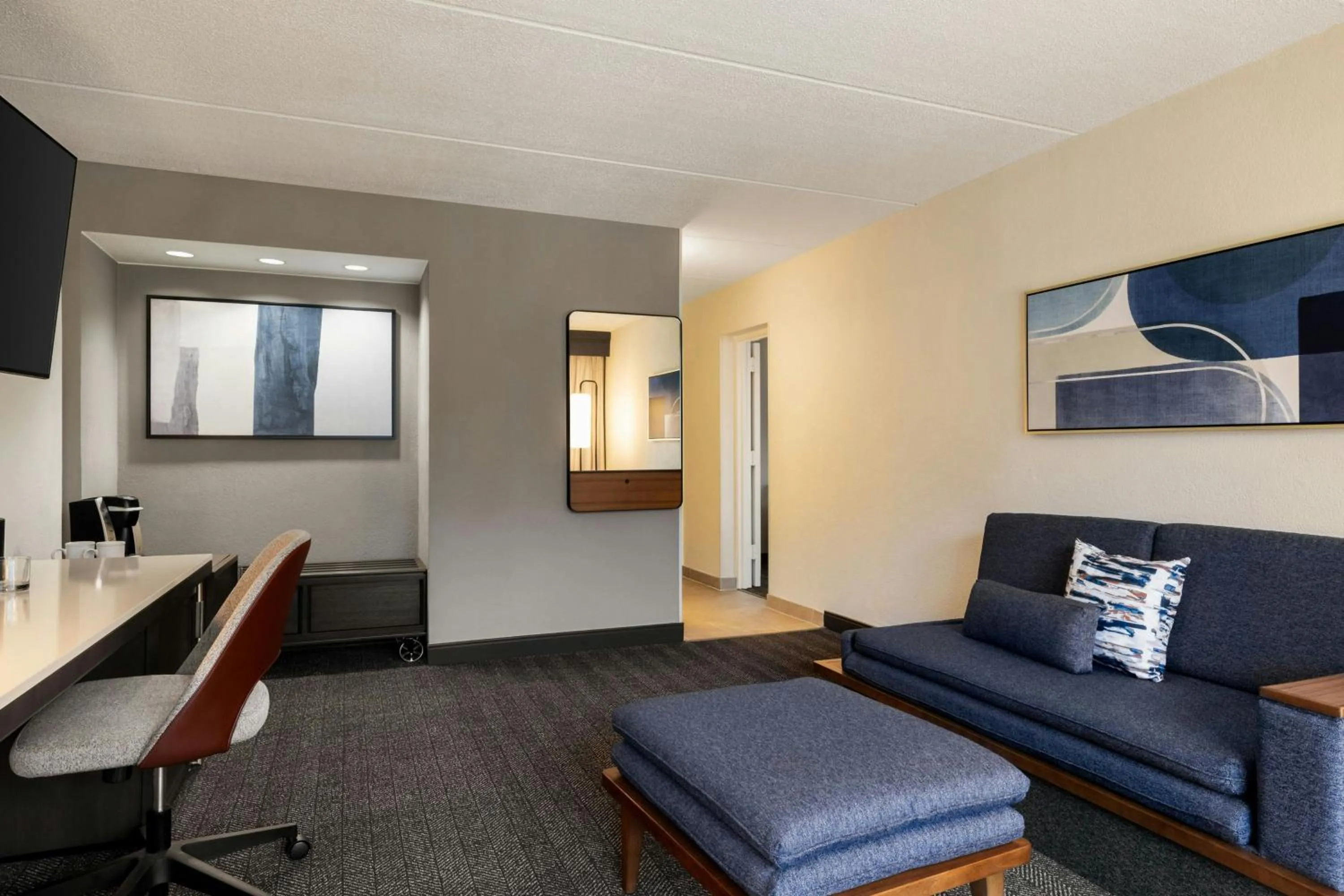 Photo of the whole room in Courtyard by Marriott Atlanta Northlake