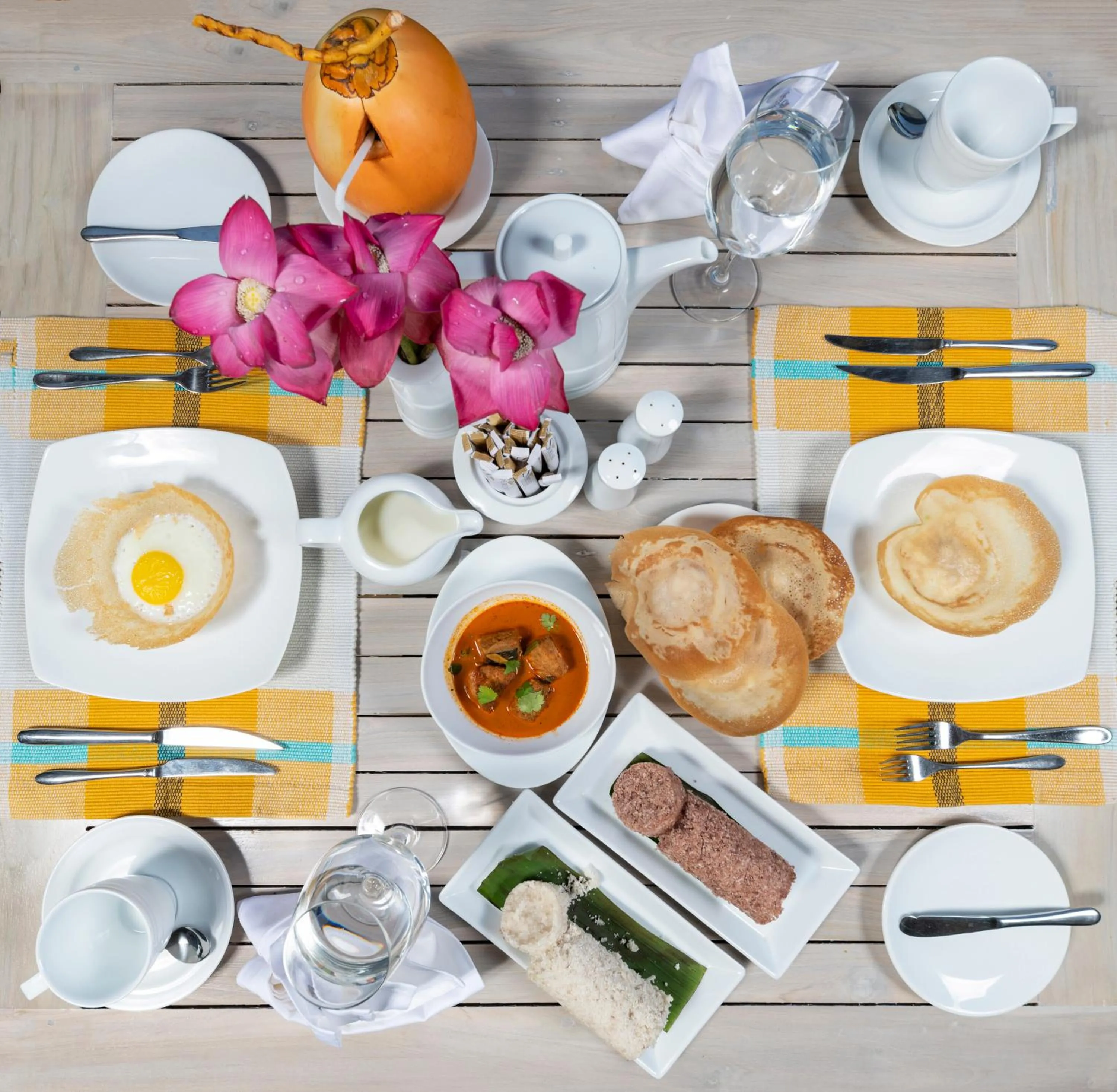 Food and drinks in Clove Beach Wadduwa