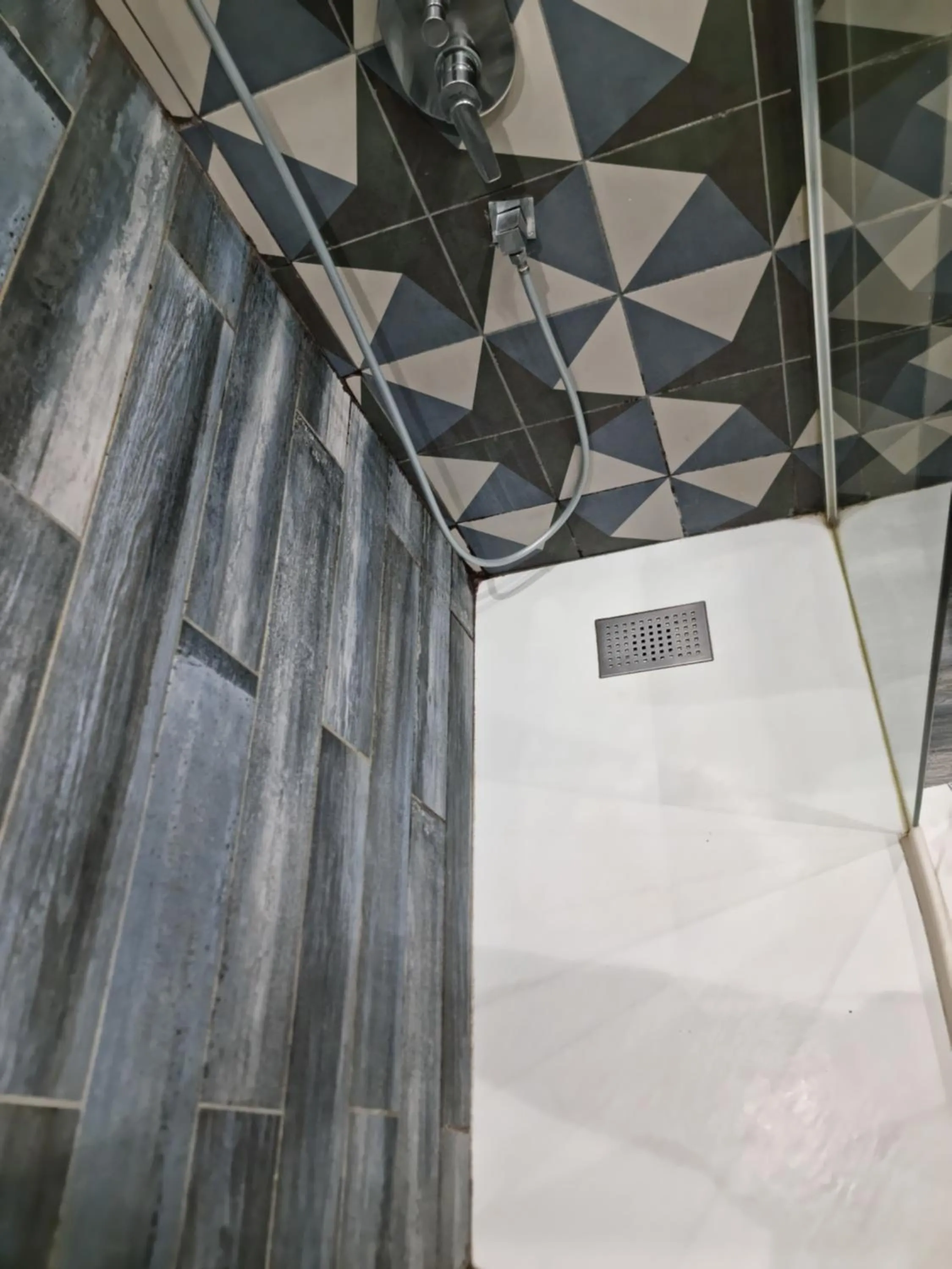 Shower in EL Corazon De Napoles, Centro Històrico