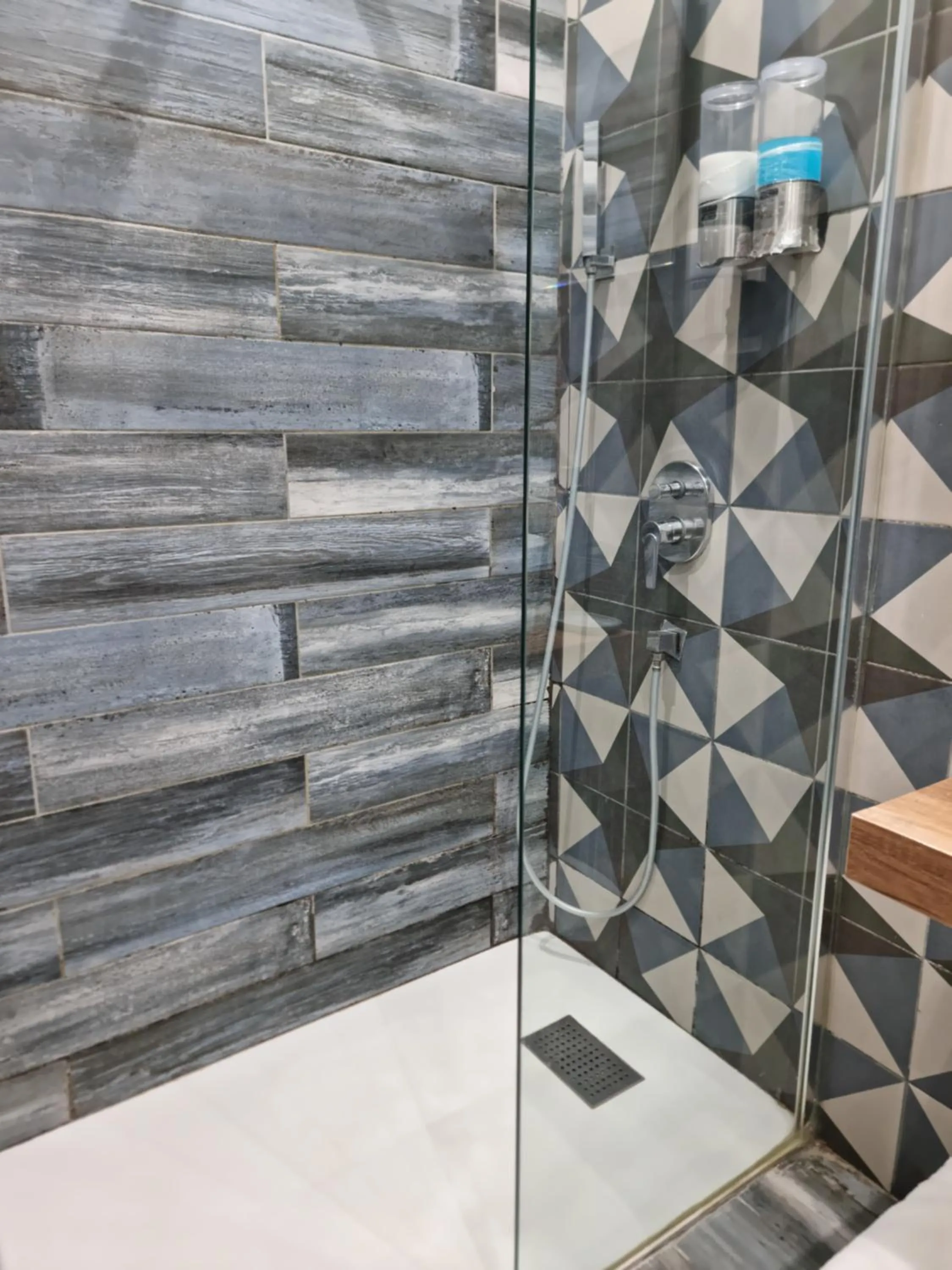 Shower in EL Corazon De Napoles, Centro Històrico