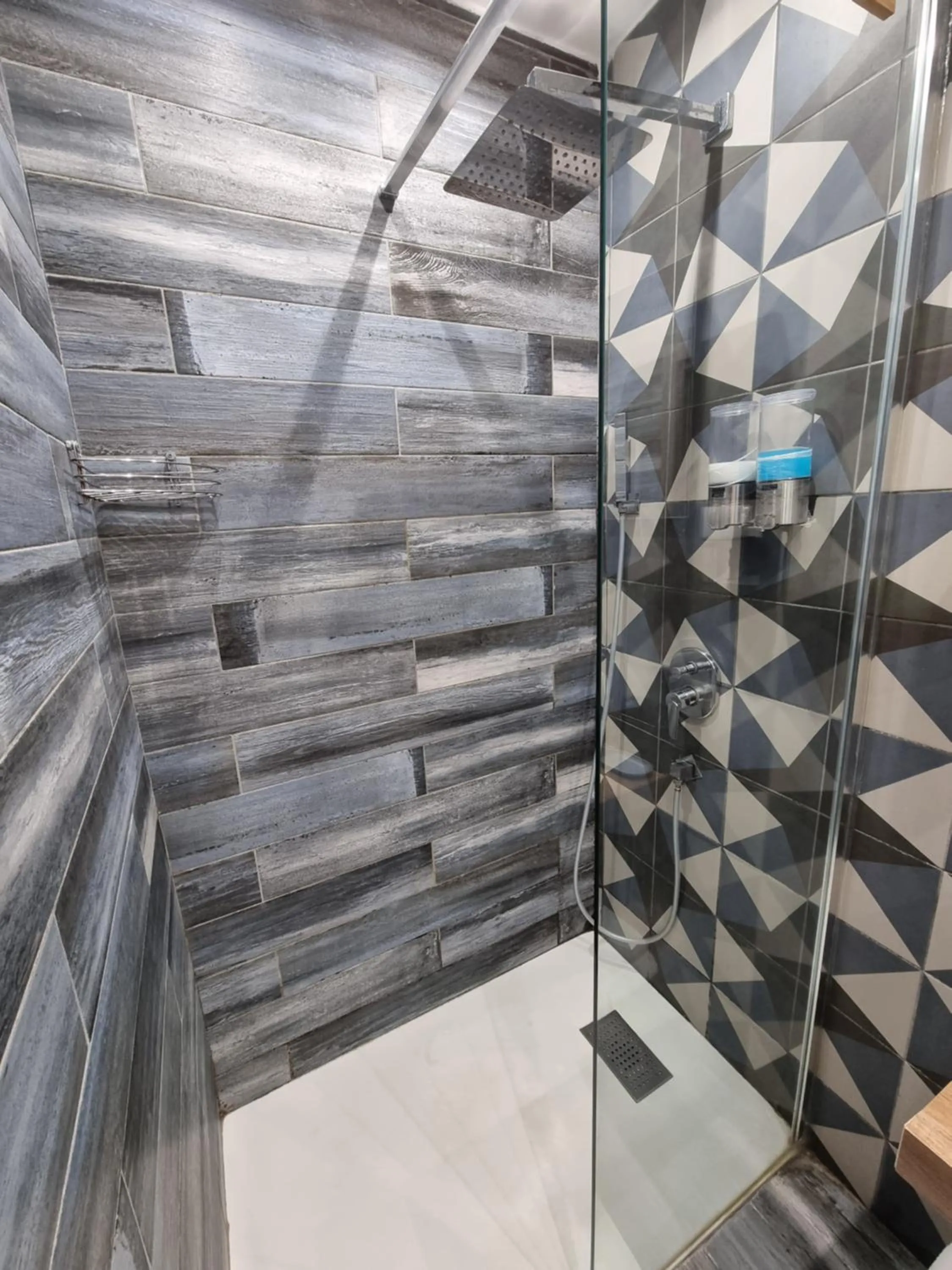 Shower in EL Corazon De Napoles, Centro Històrico