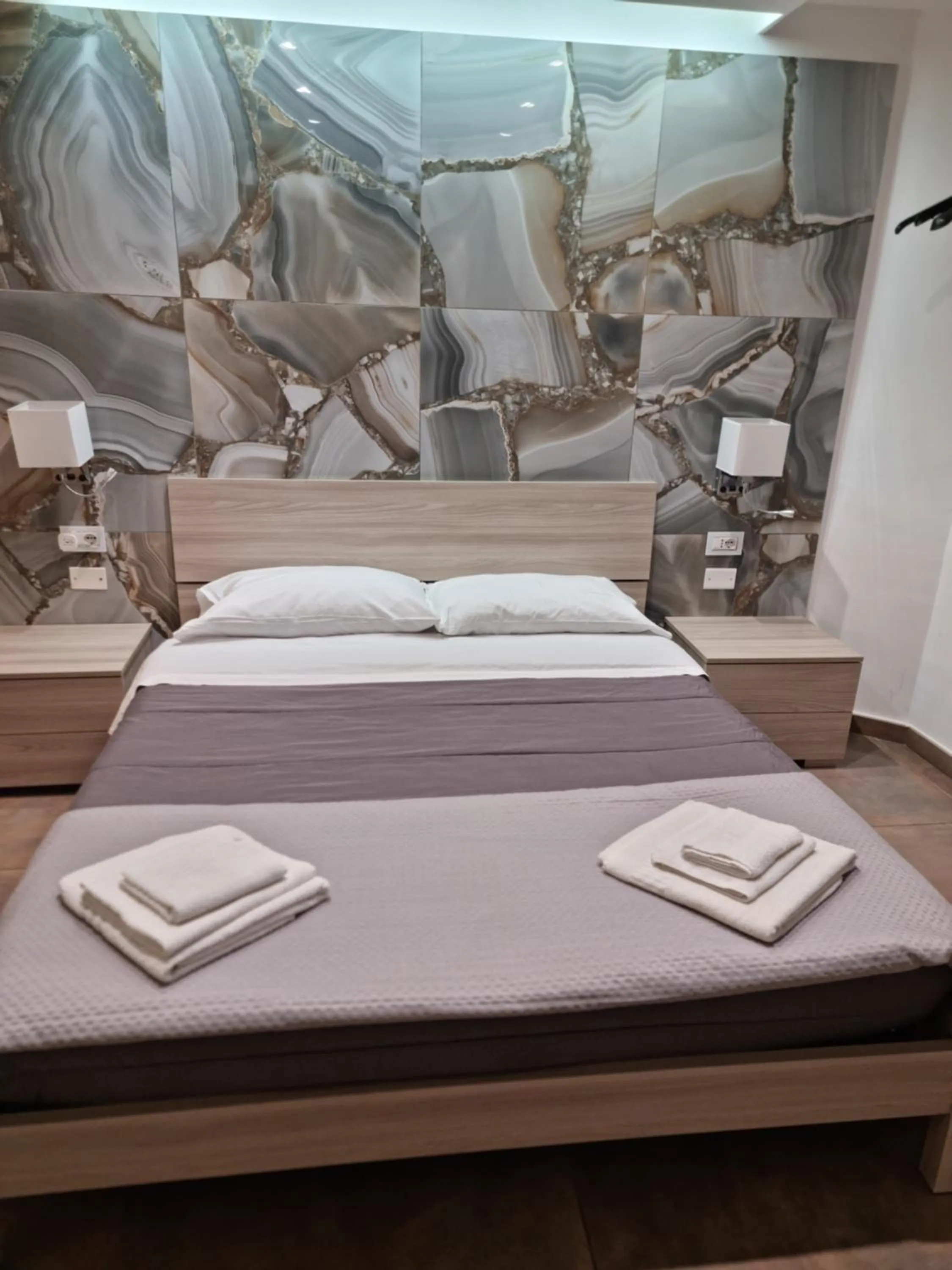 Photo of the whole room, Bed in EL Corazon De Napoles, Centro Històrico