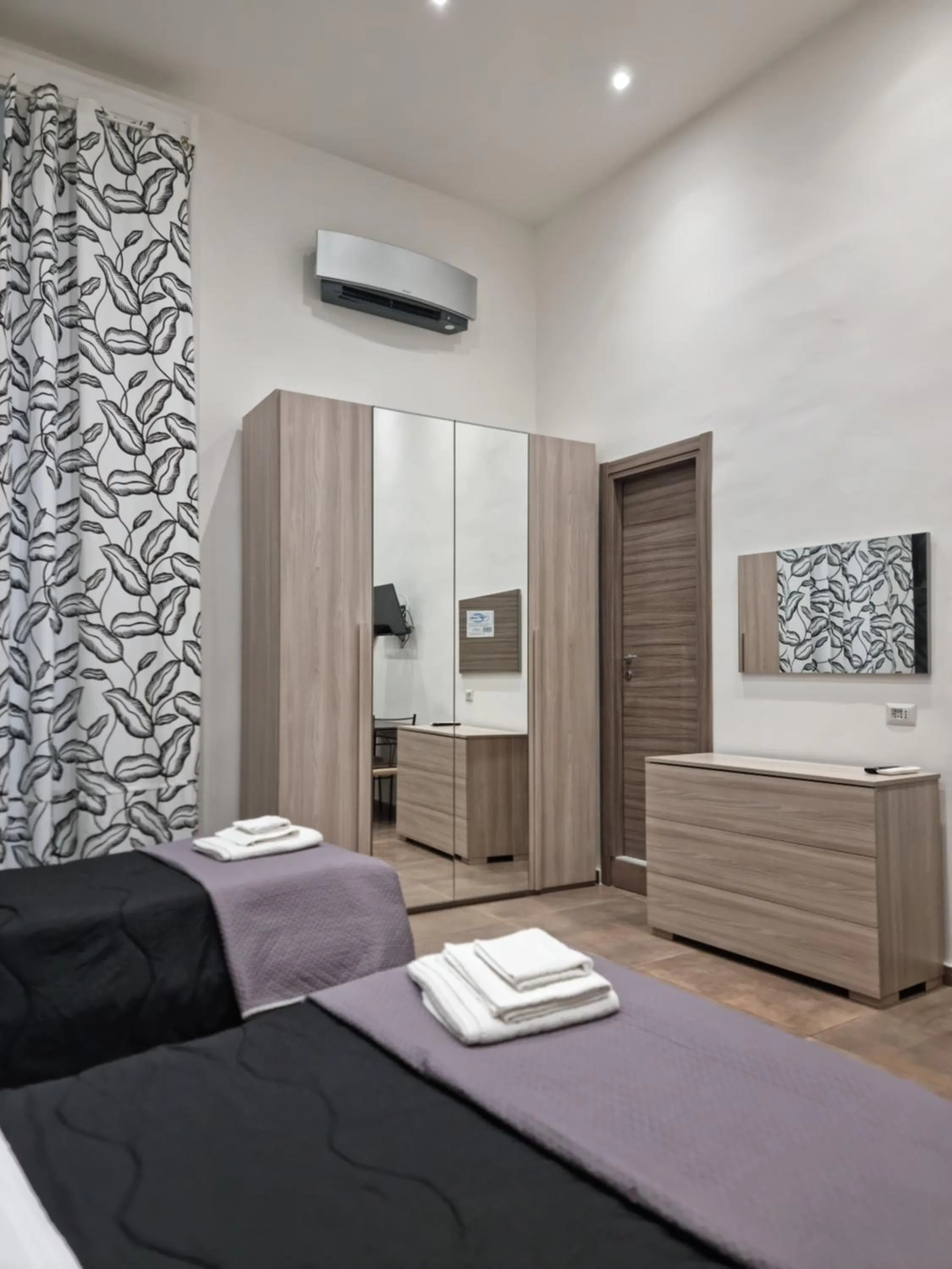 Photo of the whole room, Bed in EL Corazon De Napoles, Centro Històrico