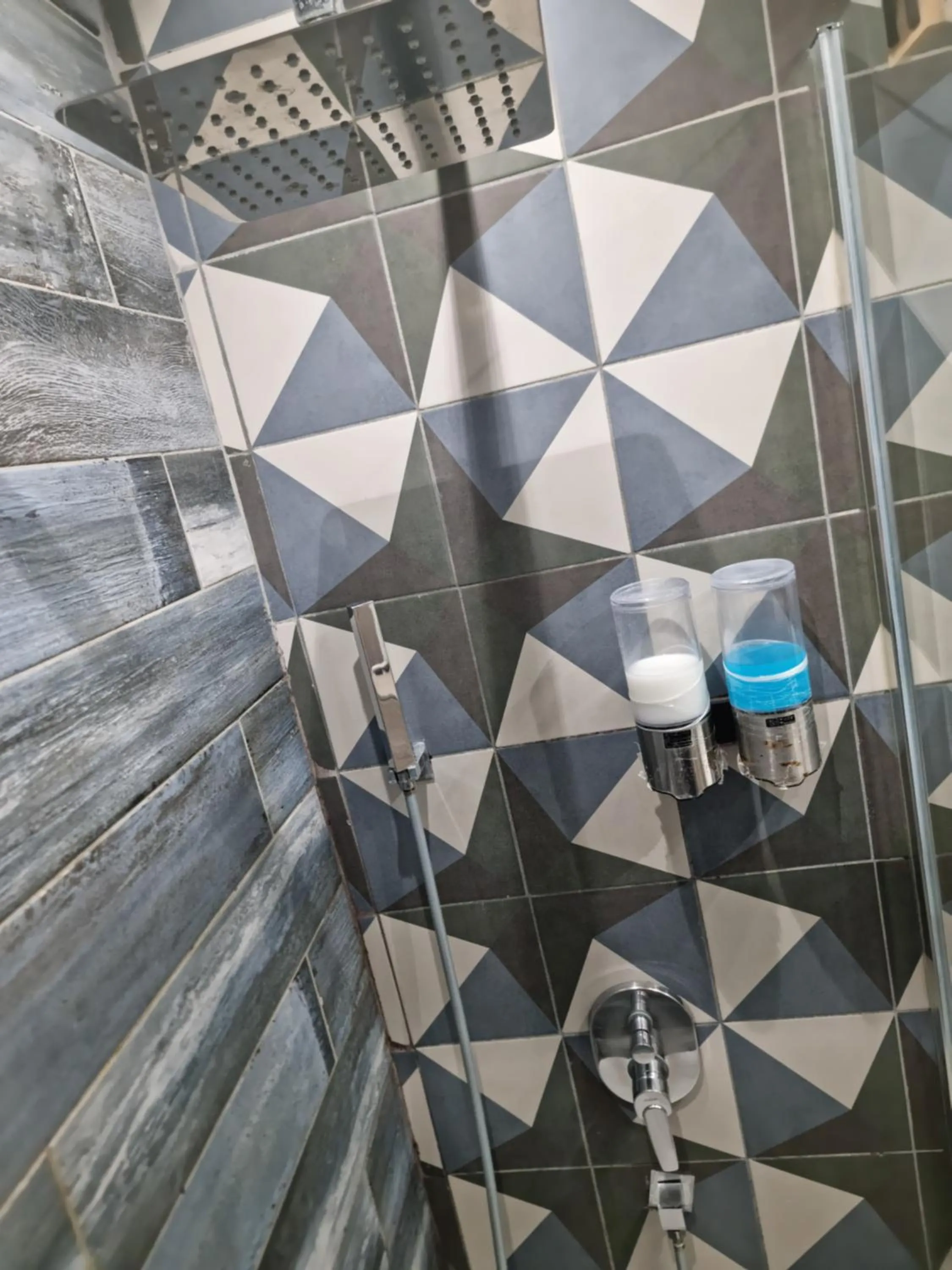 Shower in EL Corazon De Napoles, Centro Històrico