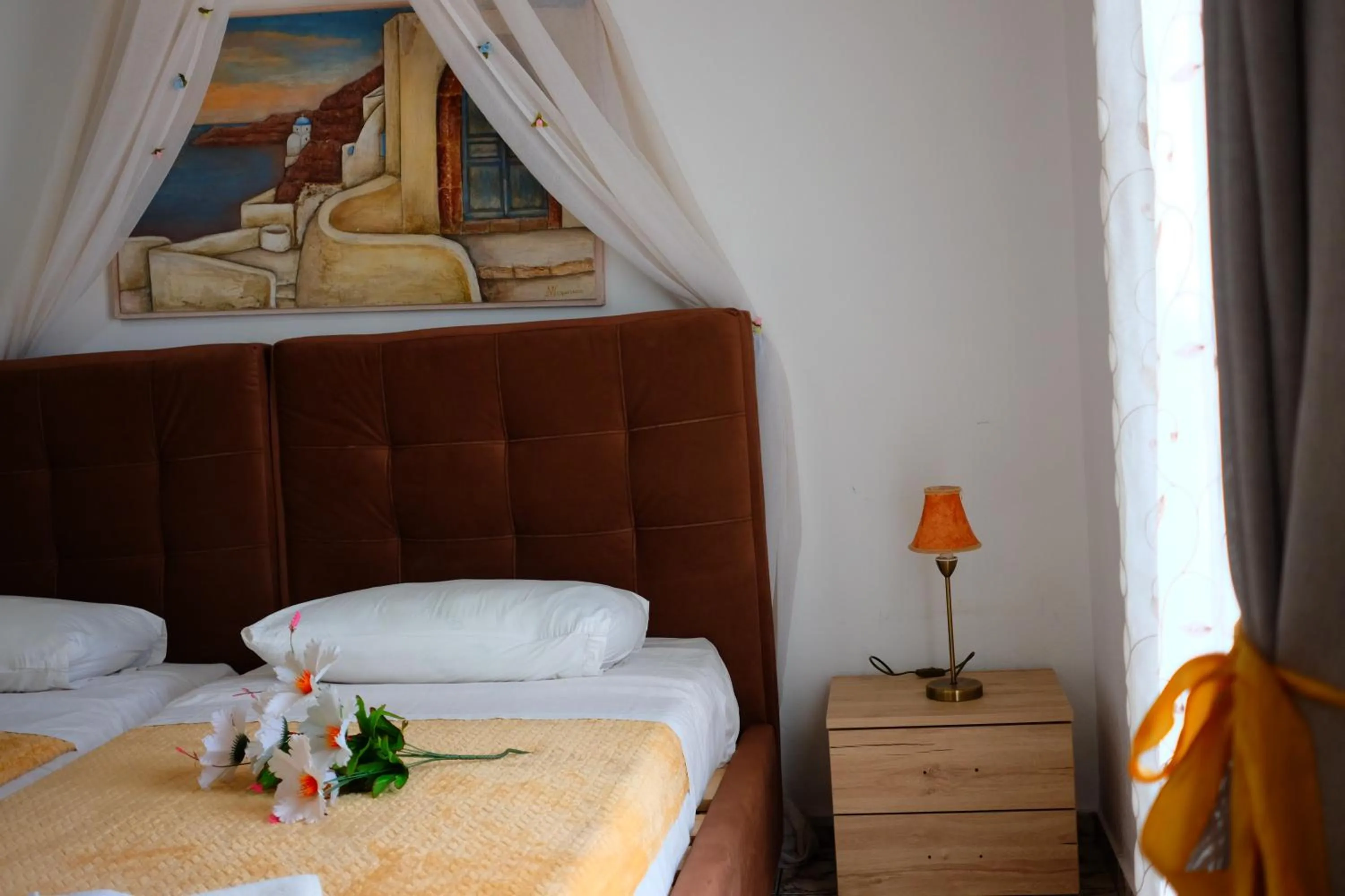 Photo of the whole room, Bed in Sweet Heart Studios