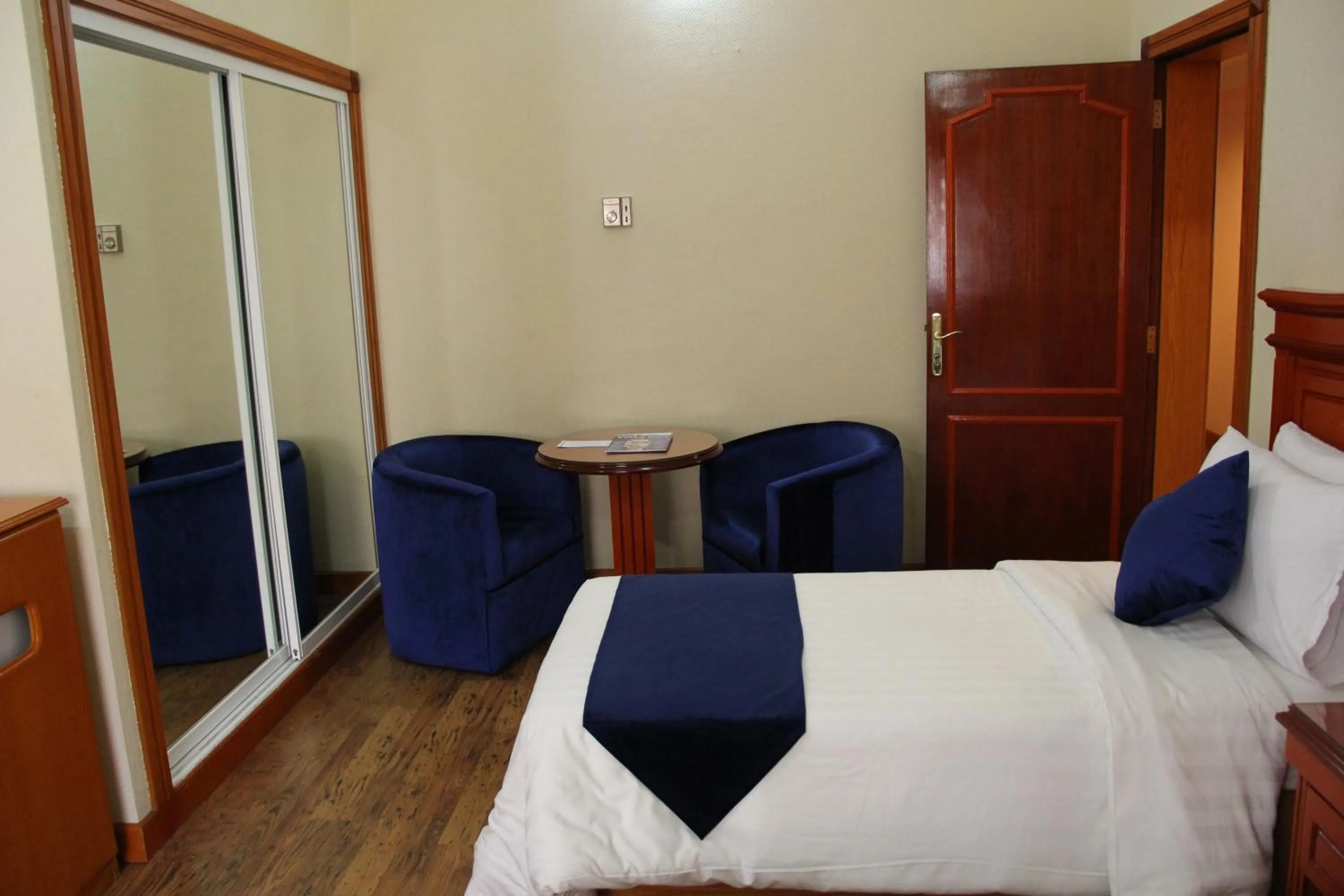 Bedroom, Bed in Gulf Gate Hotel