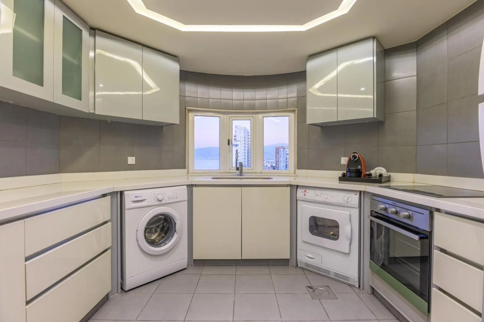 Kitchen or kitchenette in Lahoya Suites