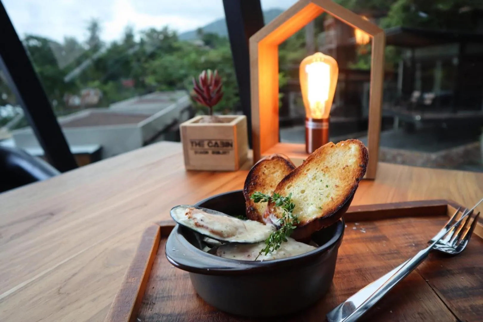 Restaurant/places to eat in The Cabin Beach Resort