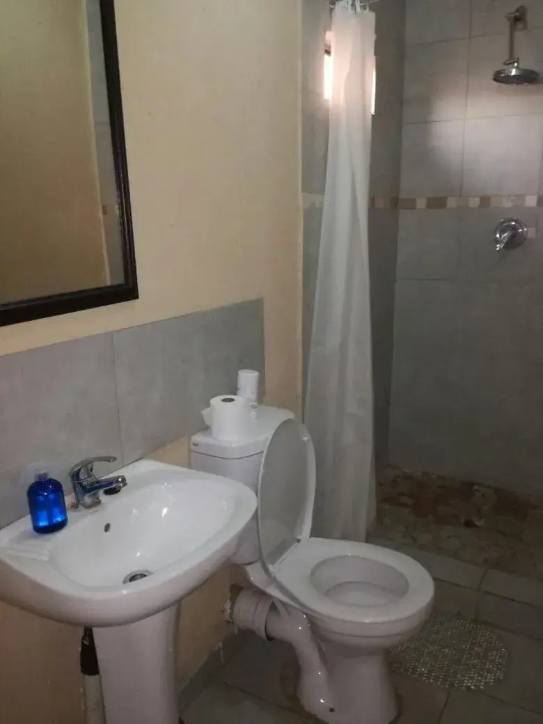 Deluxe Double Room with Bath in FGM Guesthouse 2 Deluxe Double Room with Bath in FGM Guesthouse 2