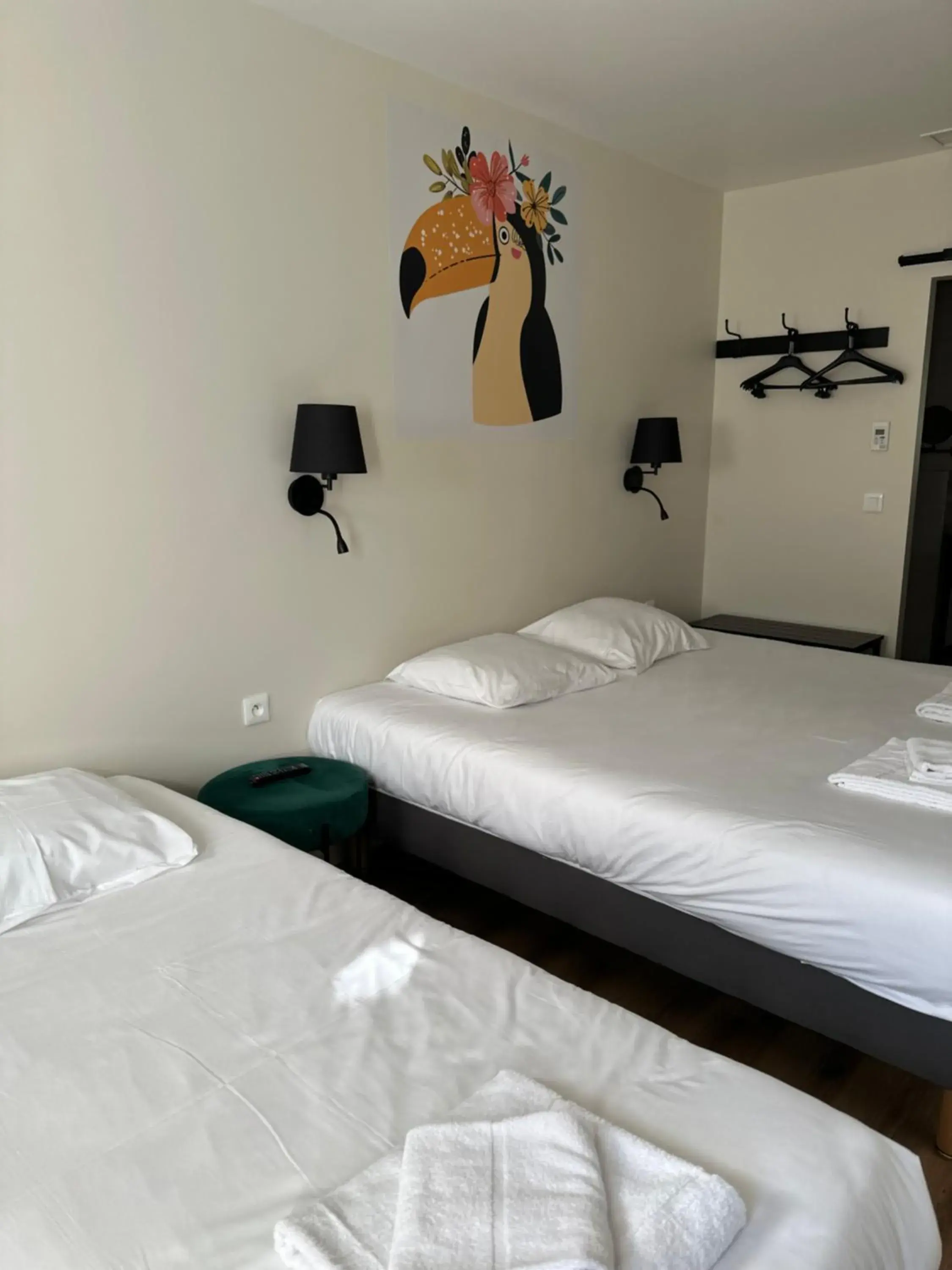 Triple Room in The Originals City, Hôtel Le Lodge, Ondres, Bayonne Nord Triple Room in The Originals City, Hôtel Le Lodge, Ondres, Bayonne Nord