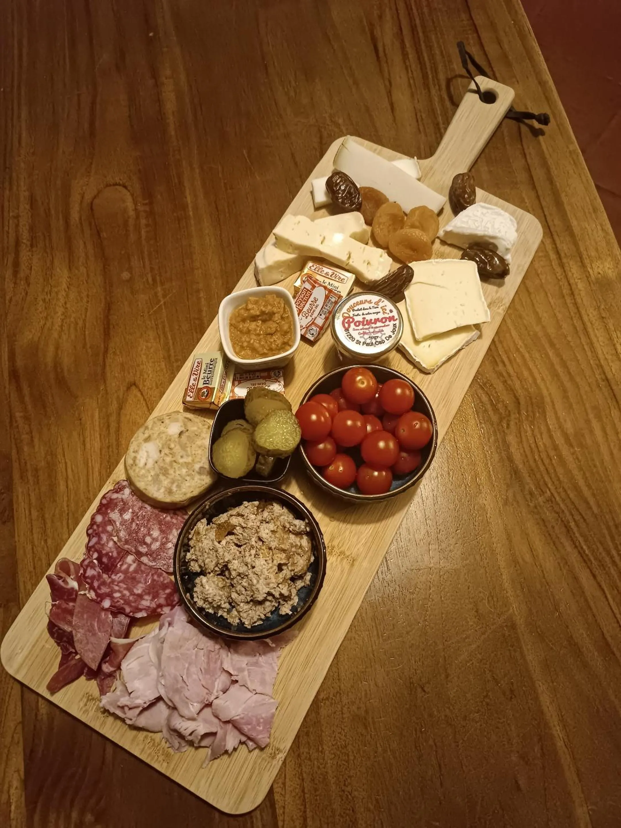 Food and drinks in Le Jardin Des Cèdres