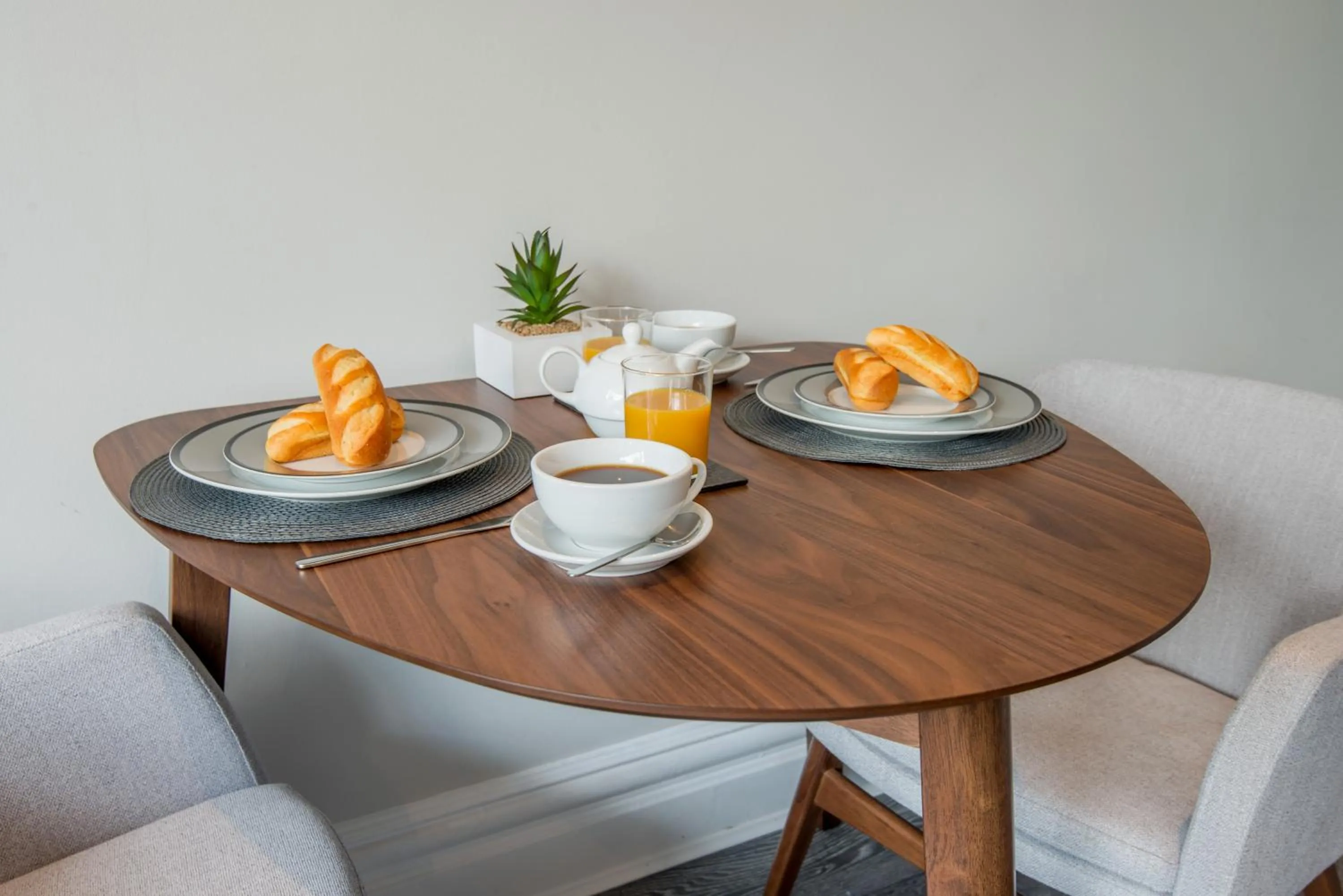 Dining area in M-Hotels Studios & Apartments Free Parking