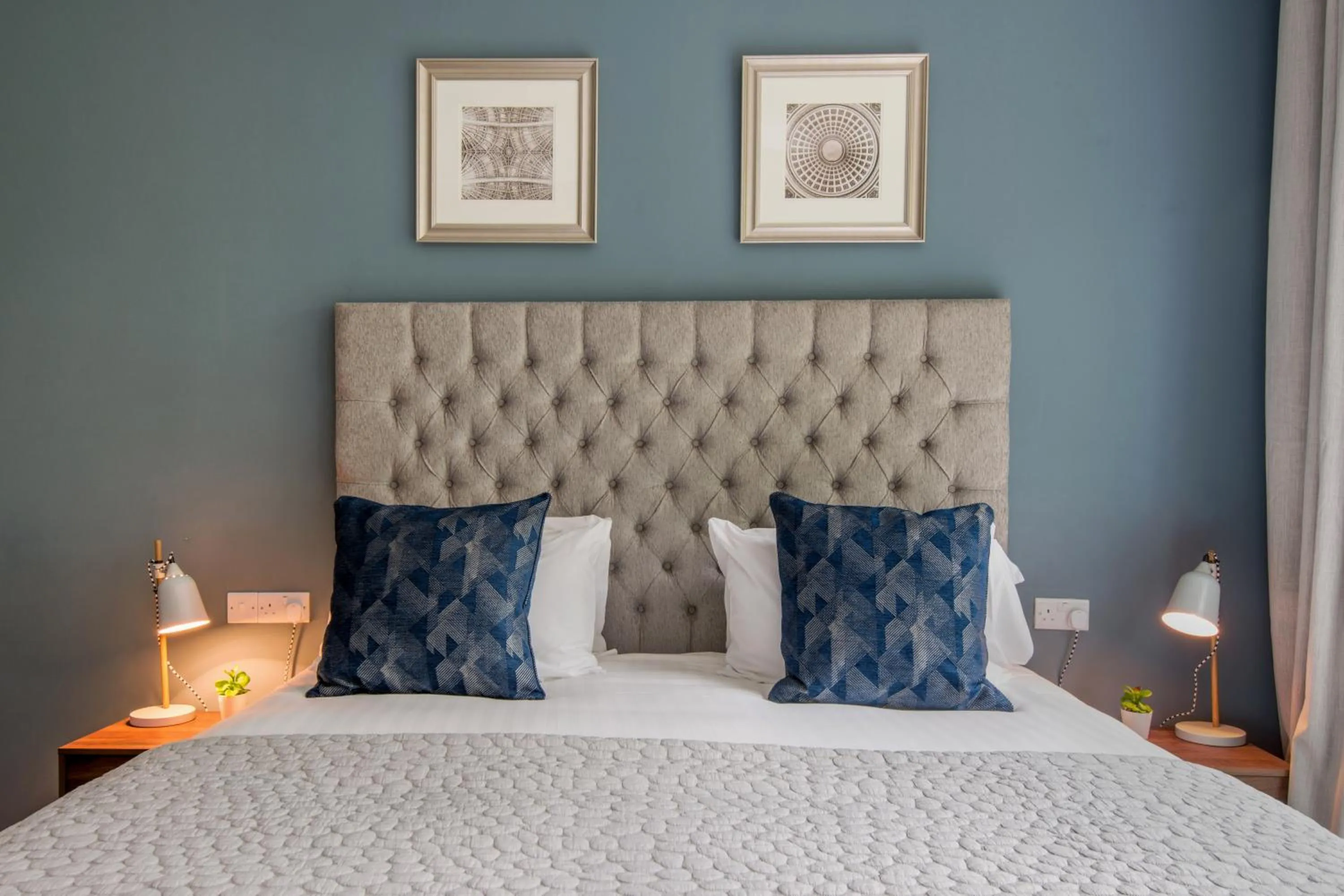 Bed in M-Hotels Studios & Apartments Free Parking