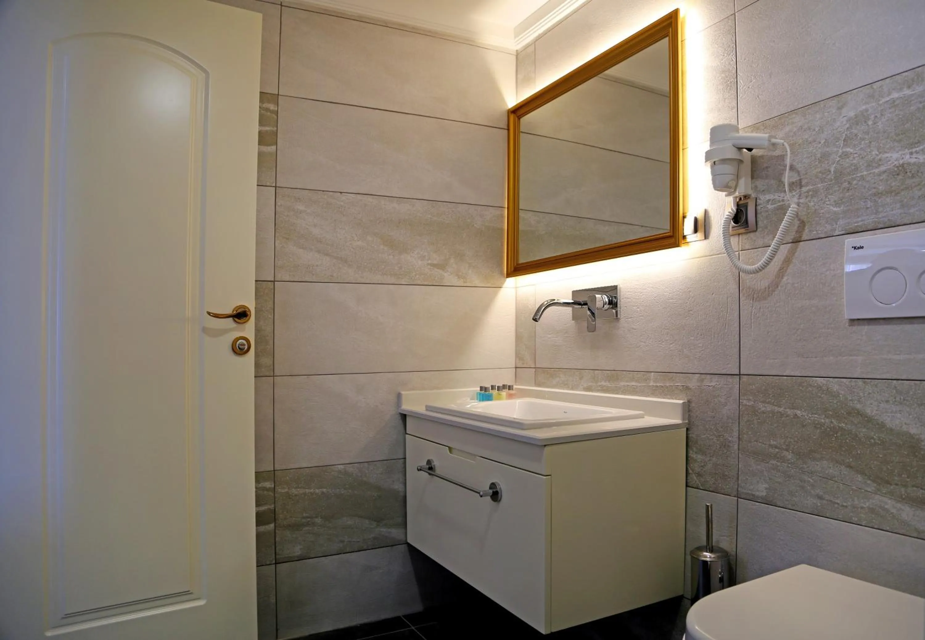 Bathroom in Kubaliç Hotel