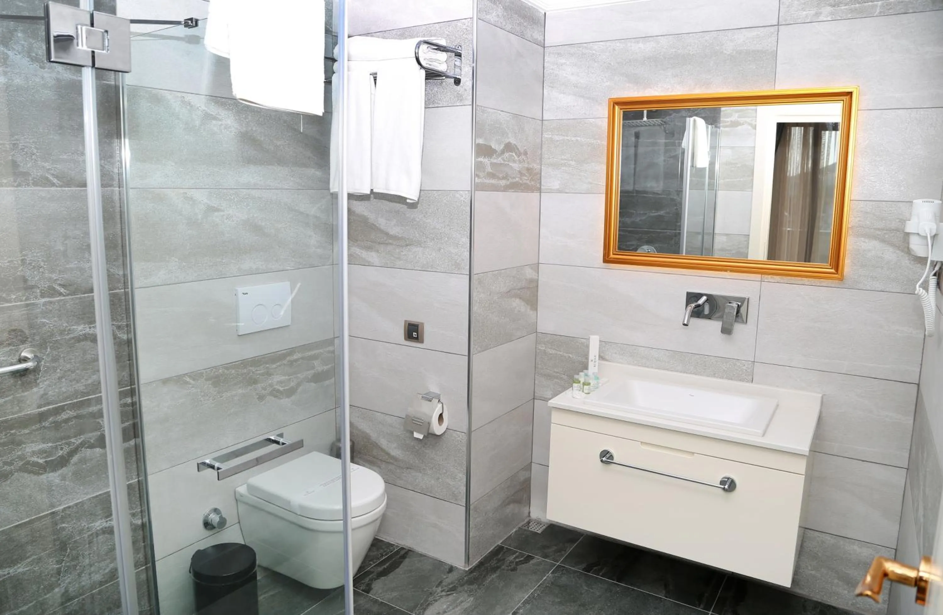 Bathroom in Kubaliç Hotel