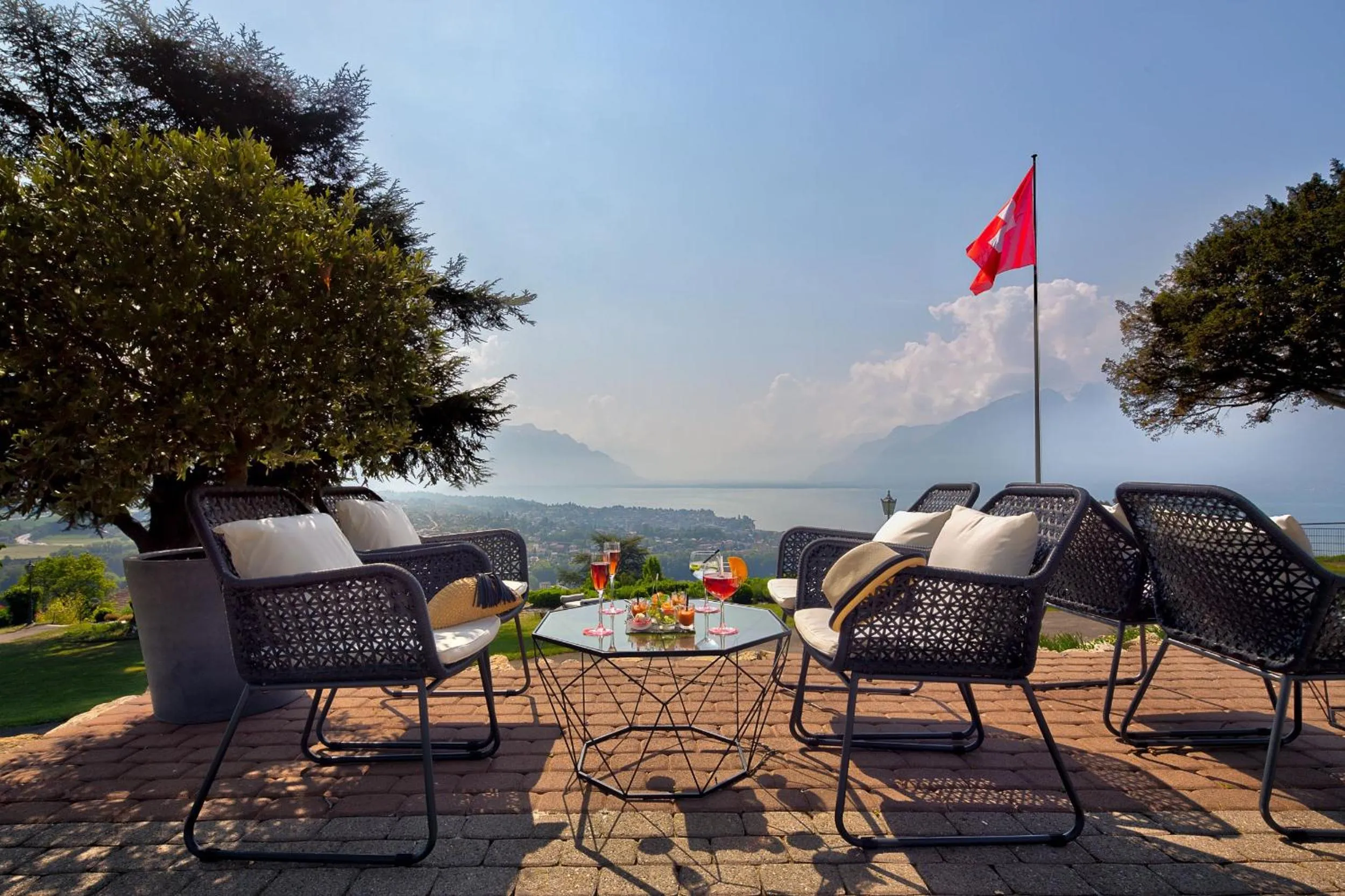 Patio in Hotel du Léman - Jongny