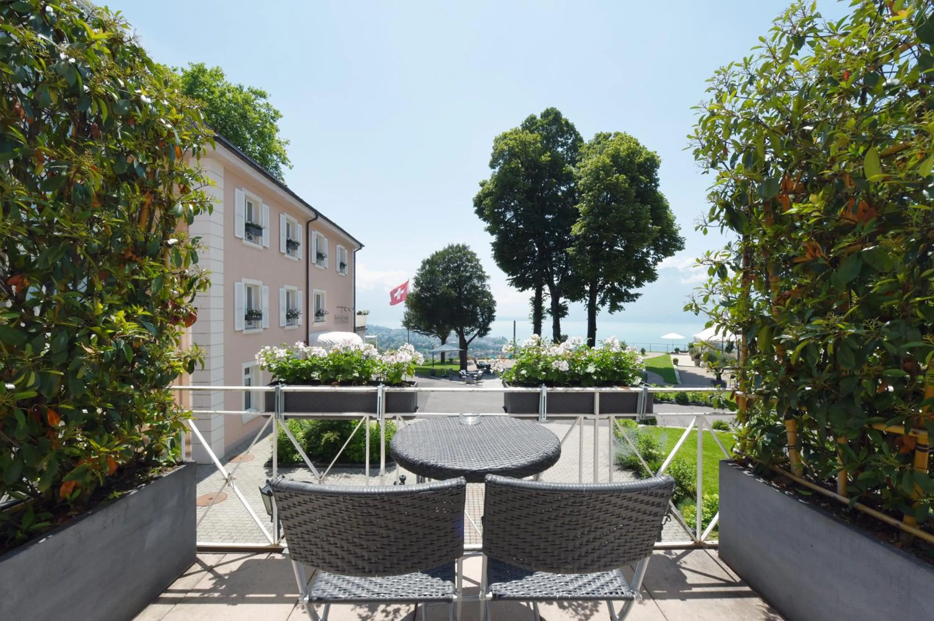 Patio in Hotel du Léman - Jongny